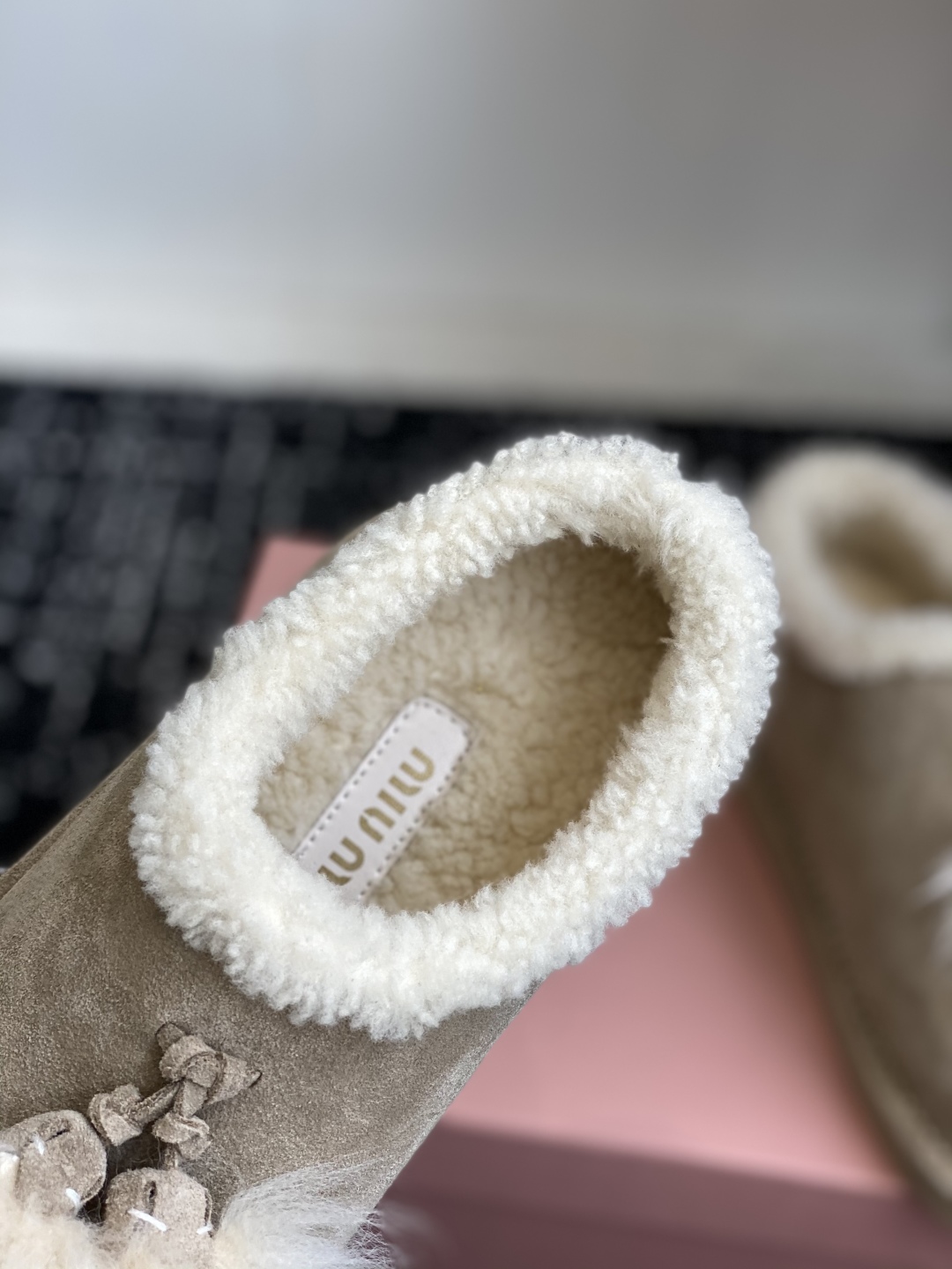 Bagsaaa Miu Miu Suede Shearling Slippers beige