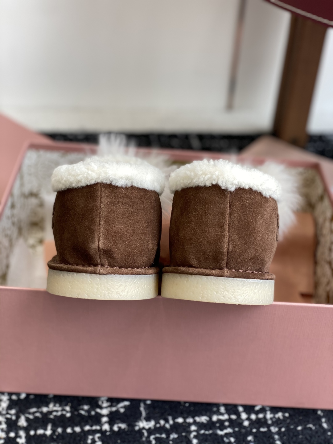 Bagsaaa Miu Miu Suede Shearling Slippers brown