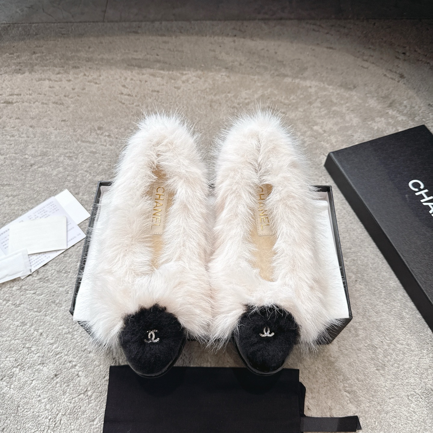 Bagsaaa Ch**el ballerina flats mixed shearling