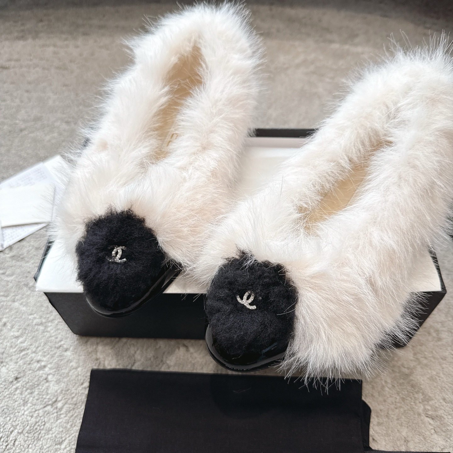 Bagsaaa Ch**el ballerina flats mixed shearling