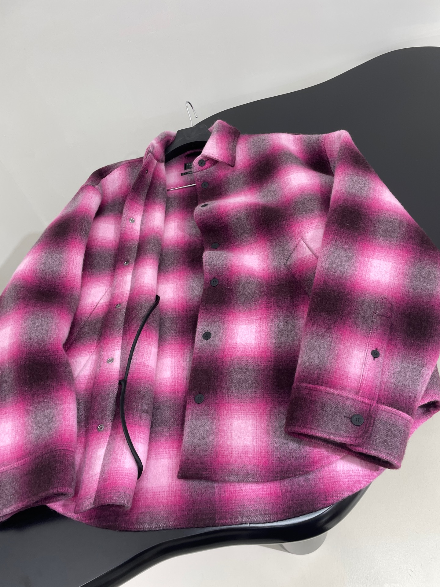 Bagsaaa Ba1en*iaga check-print padded wool shirt pink