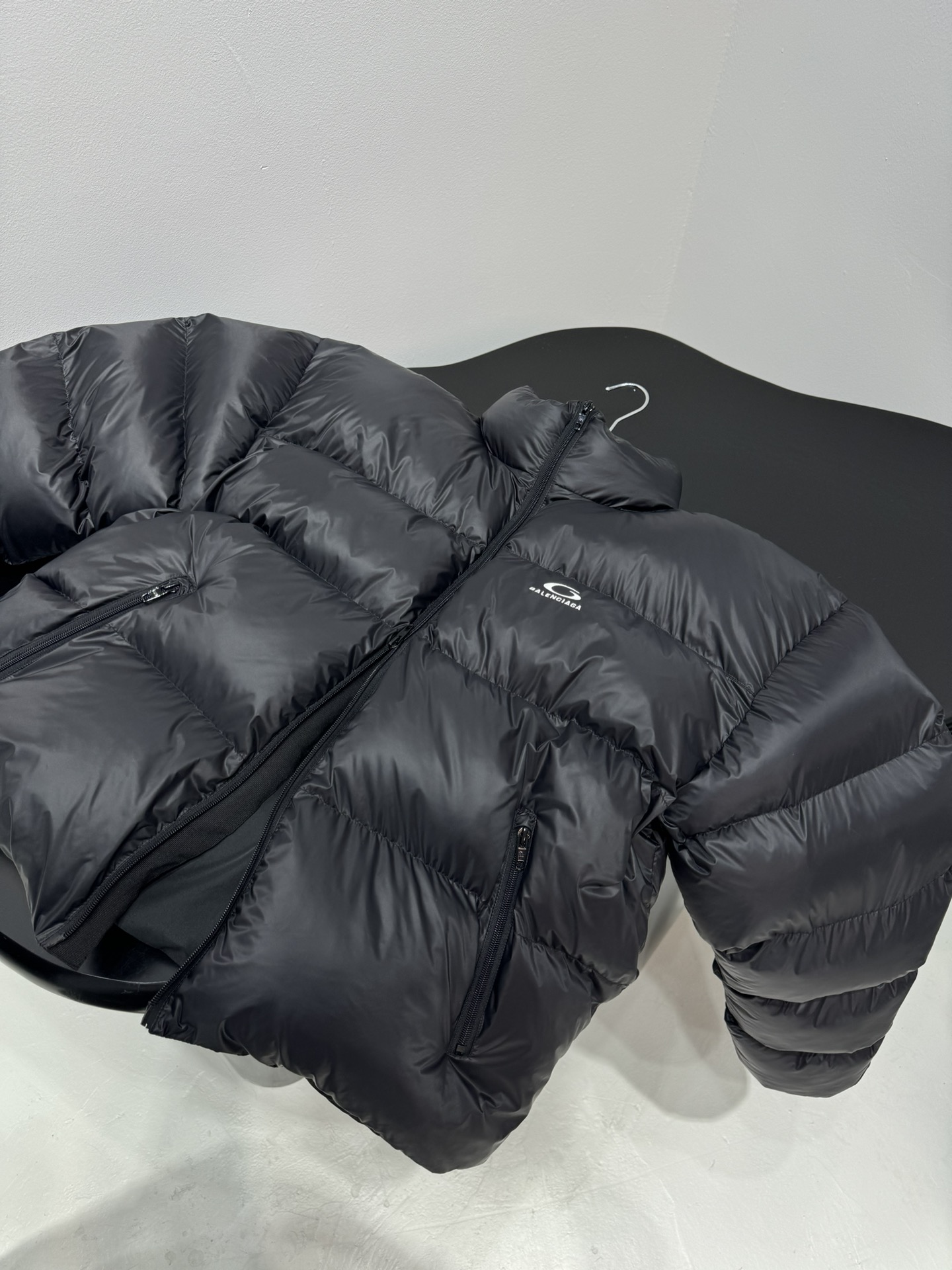 Bagsaaa Ba1en*iaga black logo-detail puffer jacket