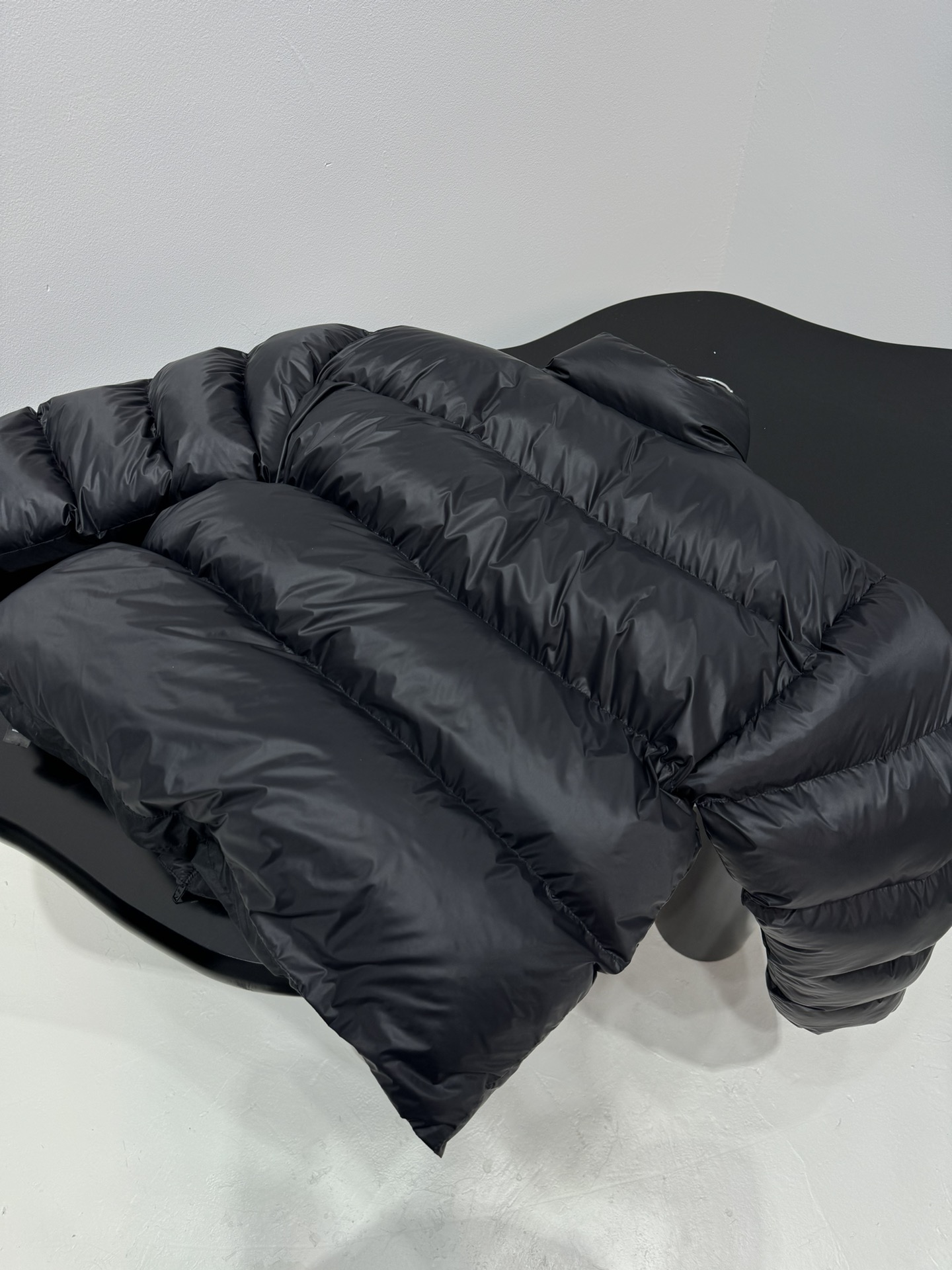 Bagsaaa Ba1en*iaga black logo-detail puffer jacket