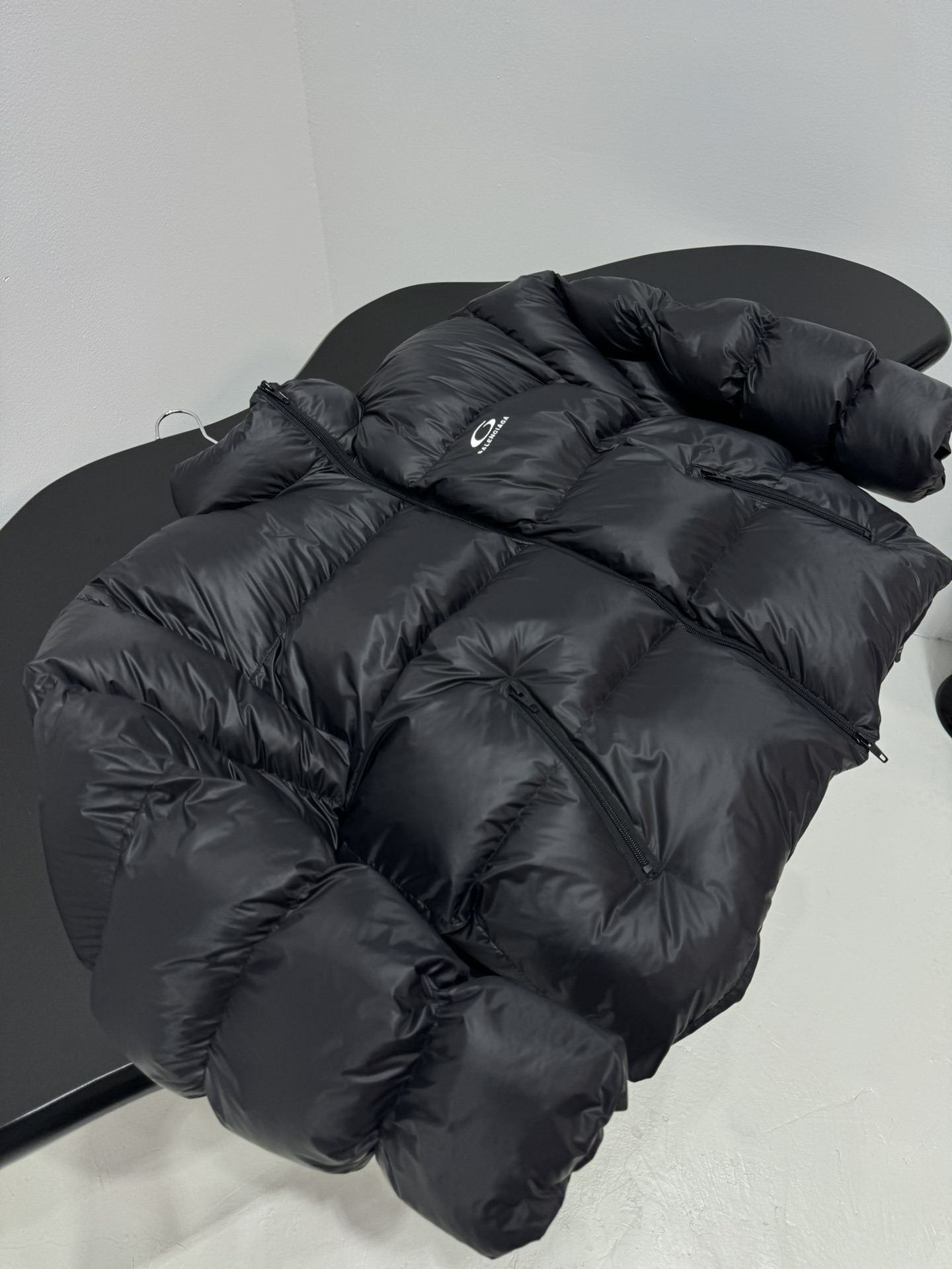 Bagsaaa Ba1en*iaga black logo-detail puffer jacket