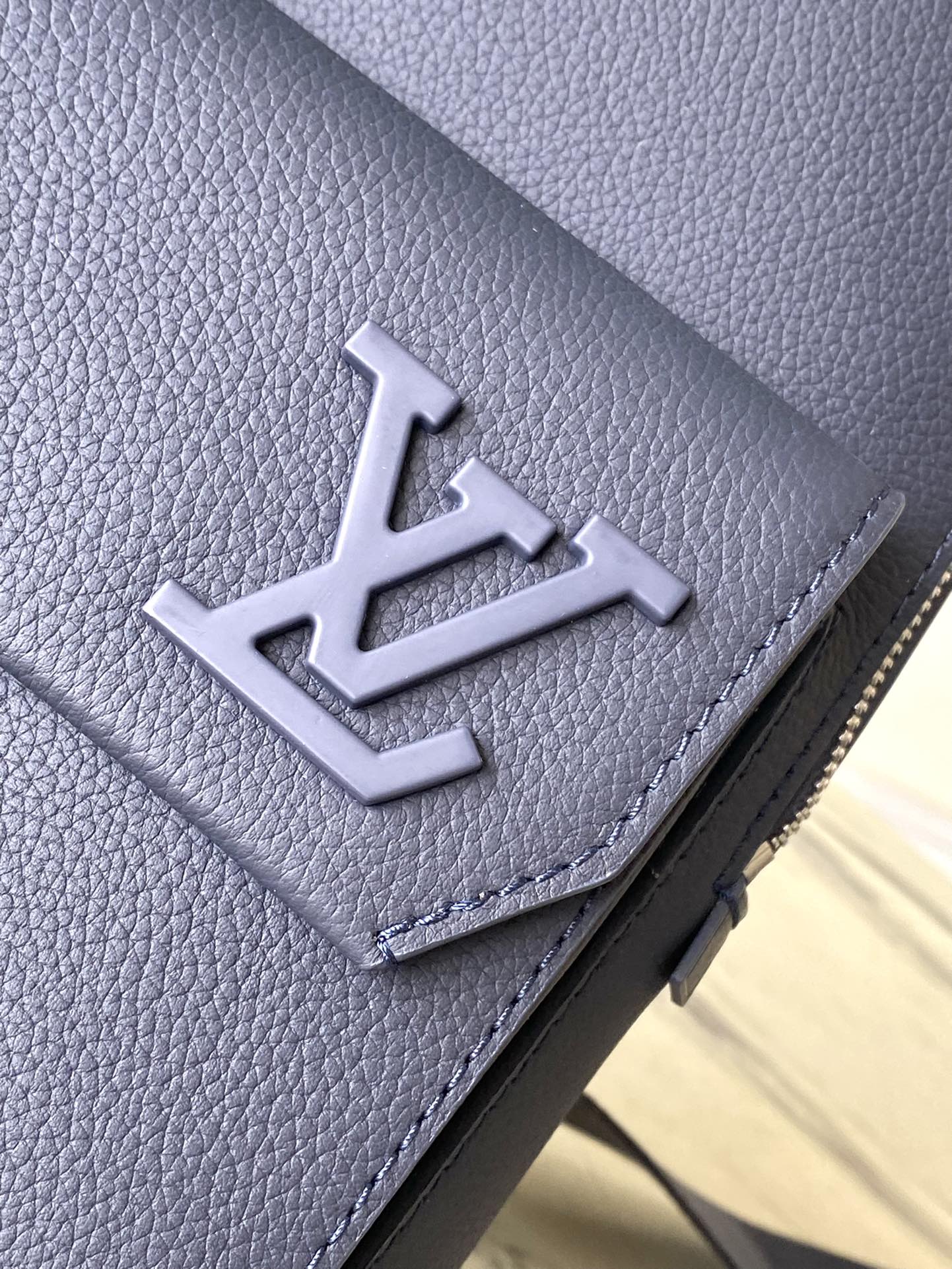 Bagsaaa LV M11601 Pilot Slingbag blue - 30cm