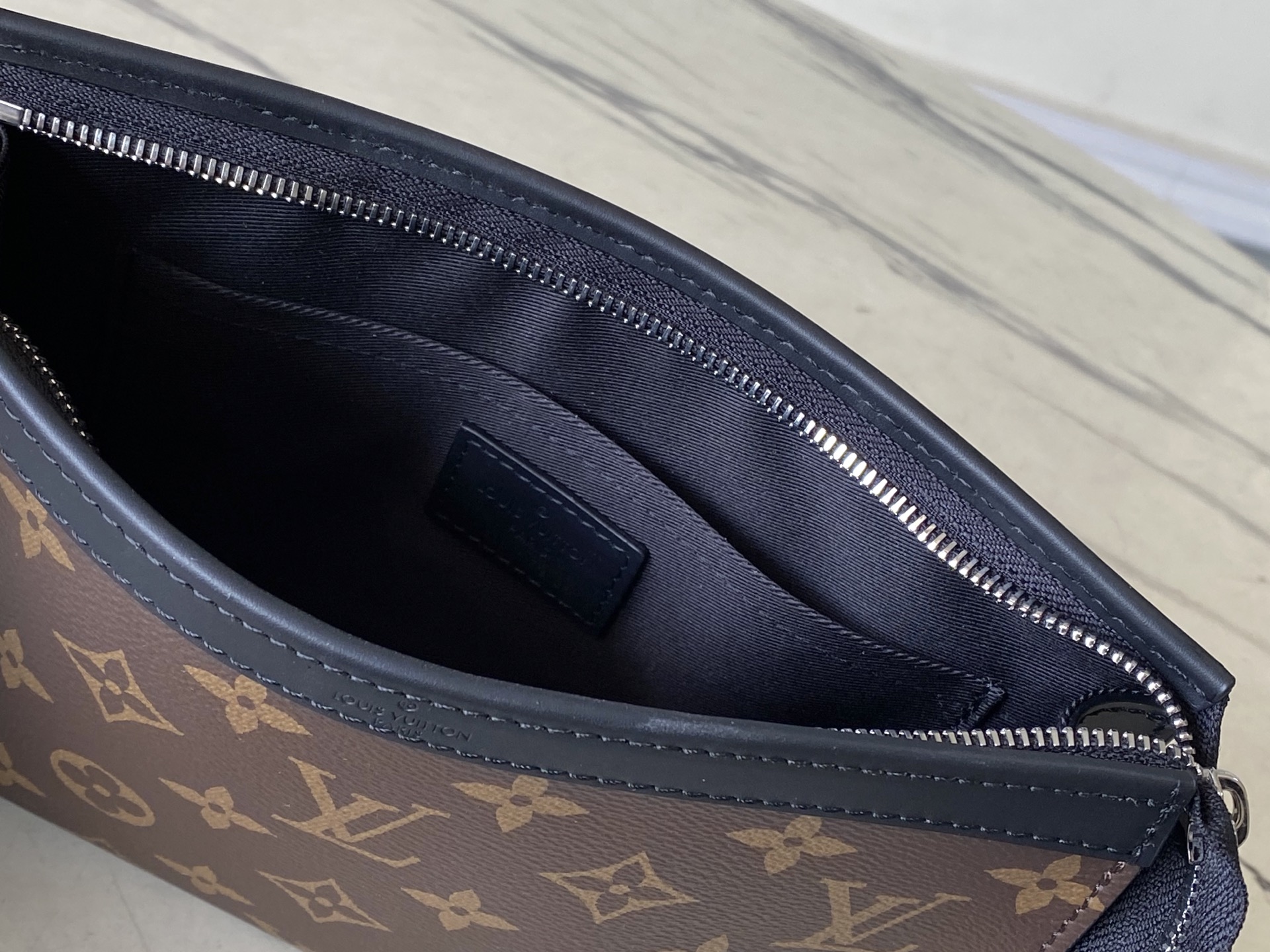 Bagsaaa LV M14036 Gaston Wearable Wallet Monogram - 22cm