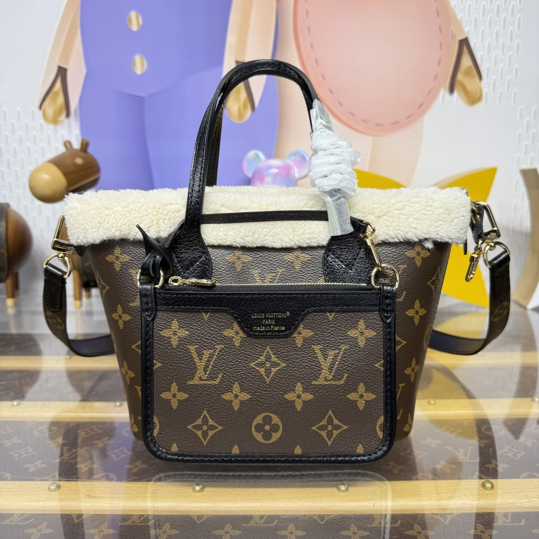 Bagsaaa LV M26315 REVERSIBLE Neverfull Bandoulière Inside Out BB Monogram Shearling - 26.5cm