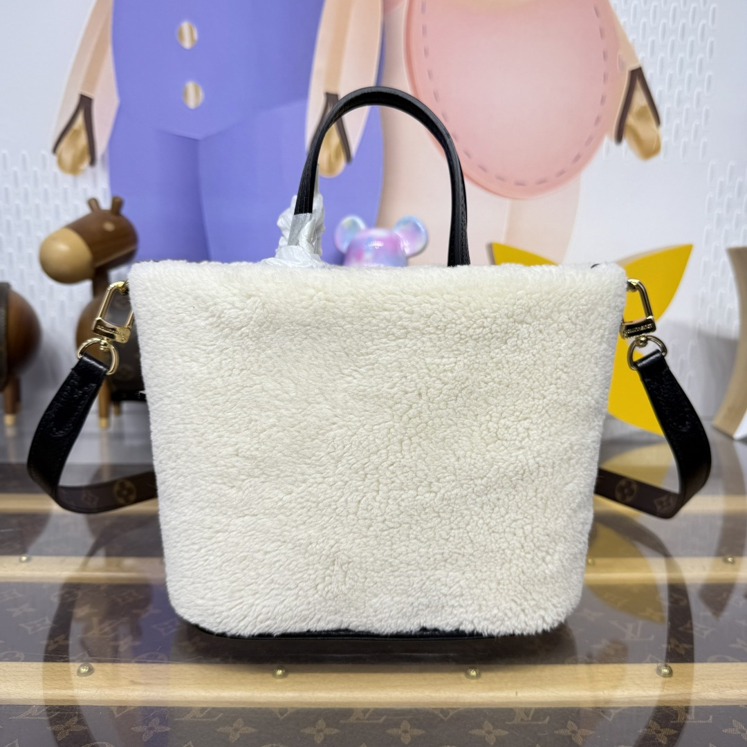 Bagsaaa LV M26315 REVERSIBLE Neverfull Bandoulière Inside Out BB Monogram Shearling - 26.5cm