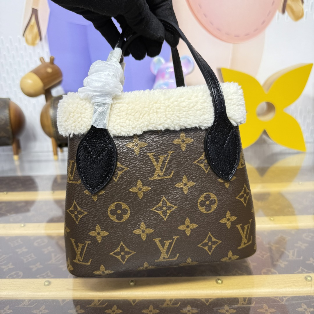 Bagsaaa LV M26315 REVERSIBLE Neverfull Bandoulière Inside Out BB Monogram Shearling - 26.5cm