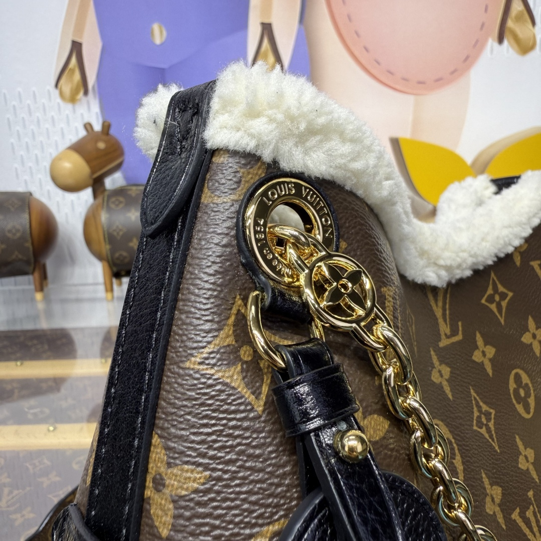 Bagsaaa M26568 LV Ski CarryAll BB Monogram Shearling - 26cm