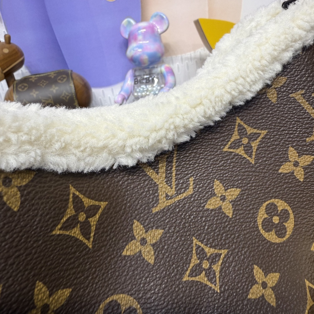 Bagsaaa M26568 LV Ski CarryAll BB Monogram Shearling - 26cm