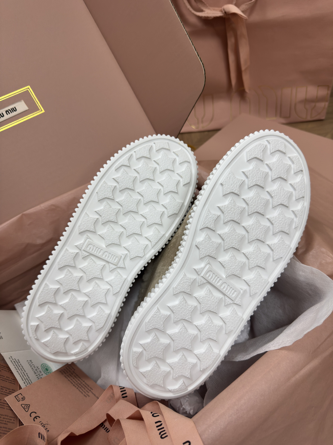 Bagsaaa Miu Miu suede and shearling sneakers beige
