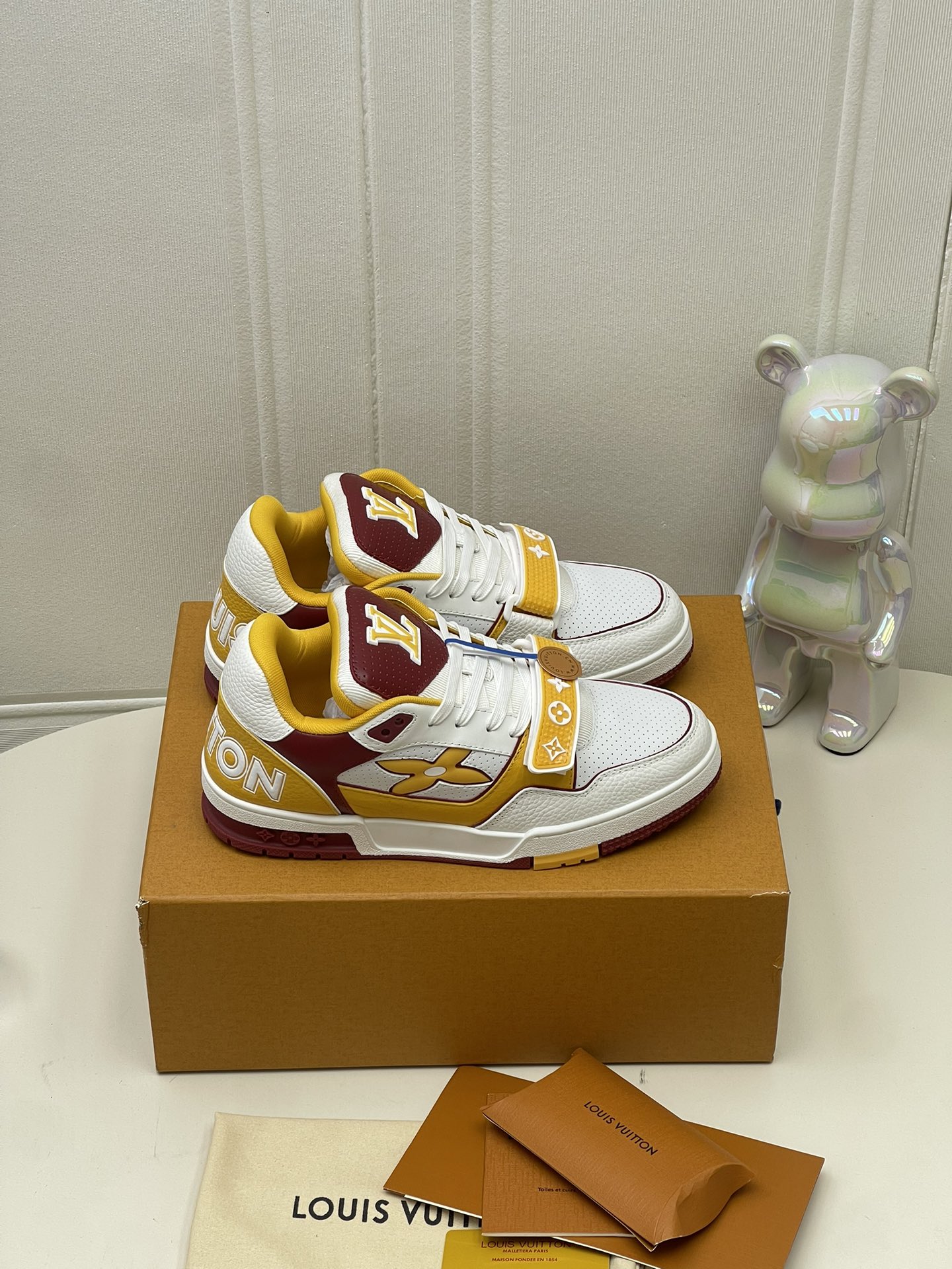 Bagsaaa LV Trainer Sneaker yellow Signature details