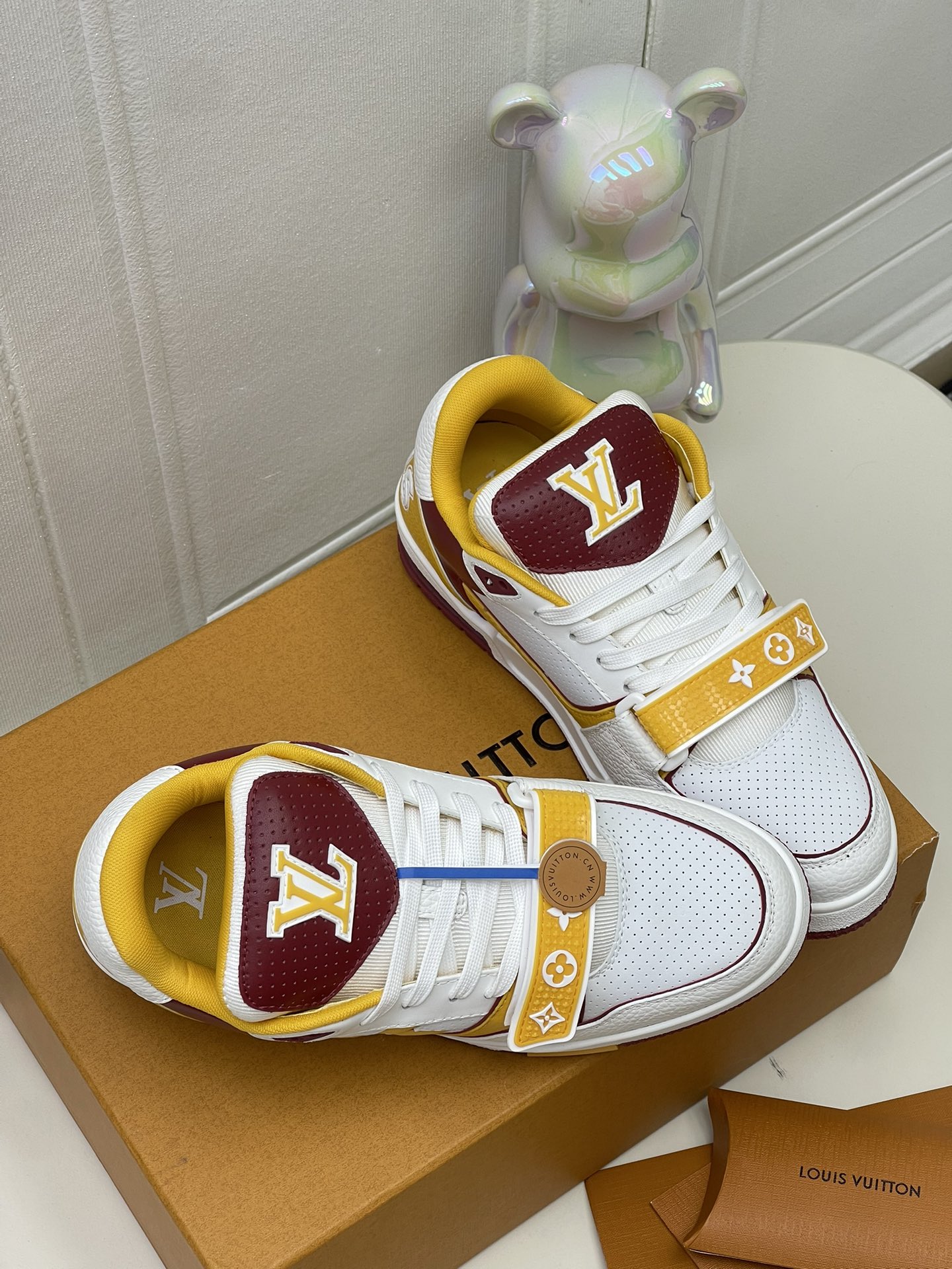 Bagsaaa LV Trainer Sneaker yellow Signature details