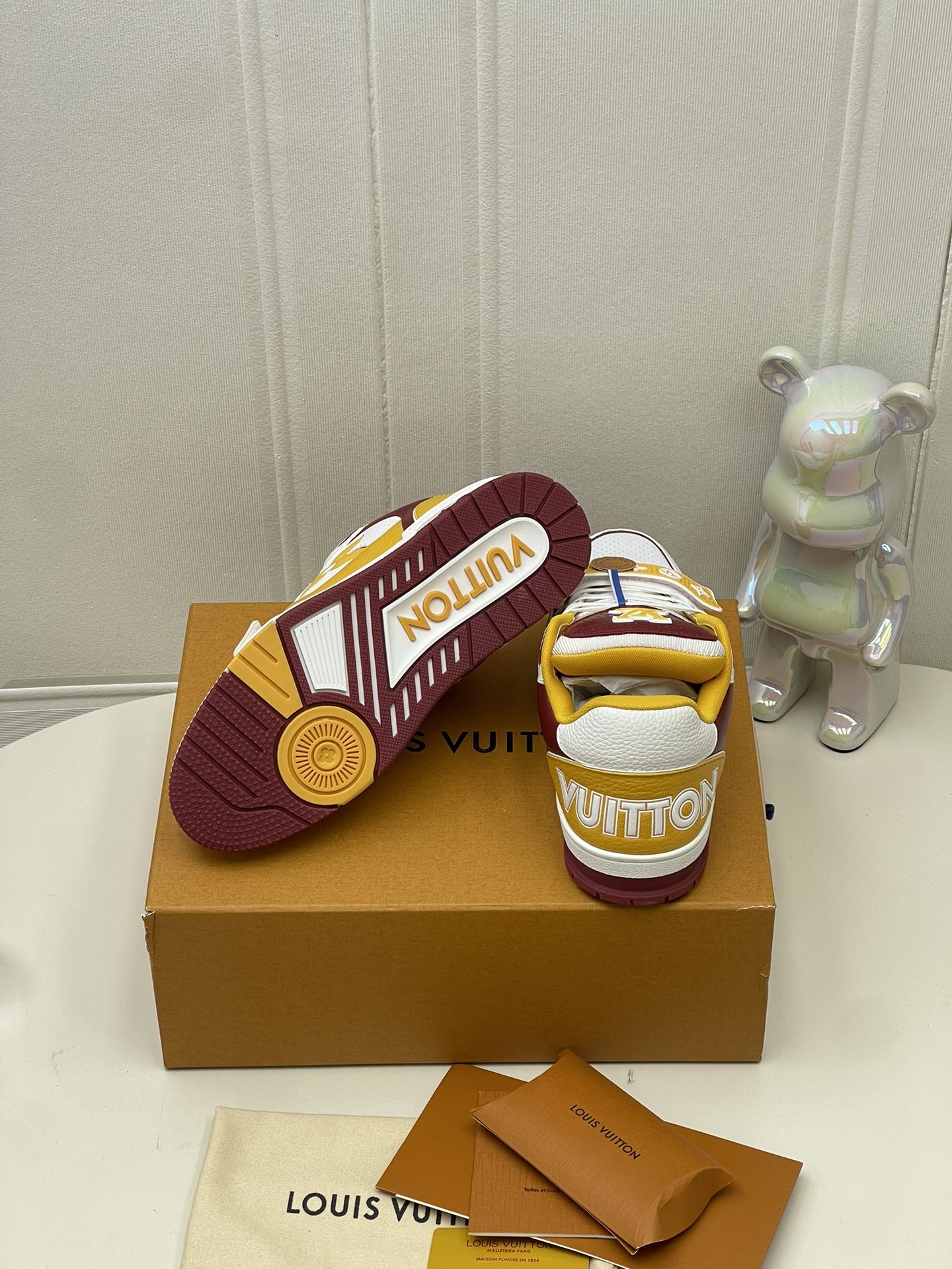 Bagsaaa LV Trainer Sneaker yellow Signature details