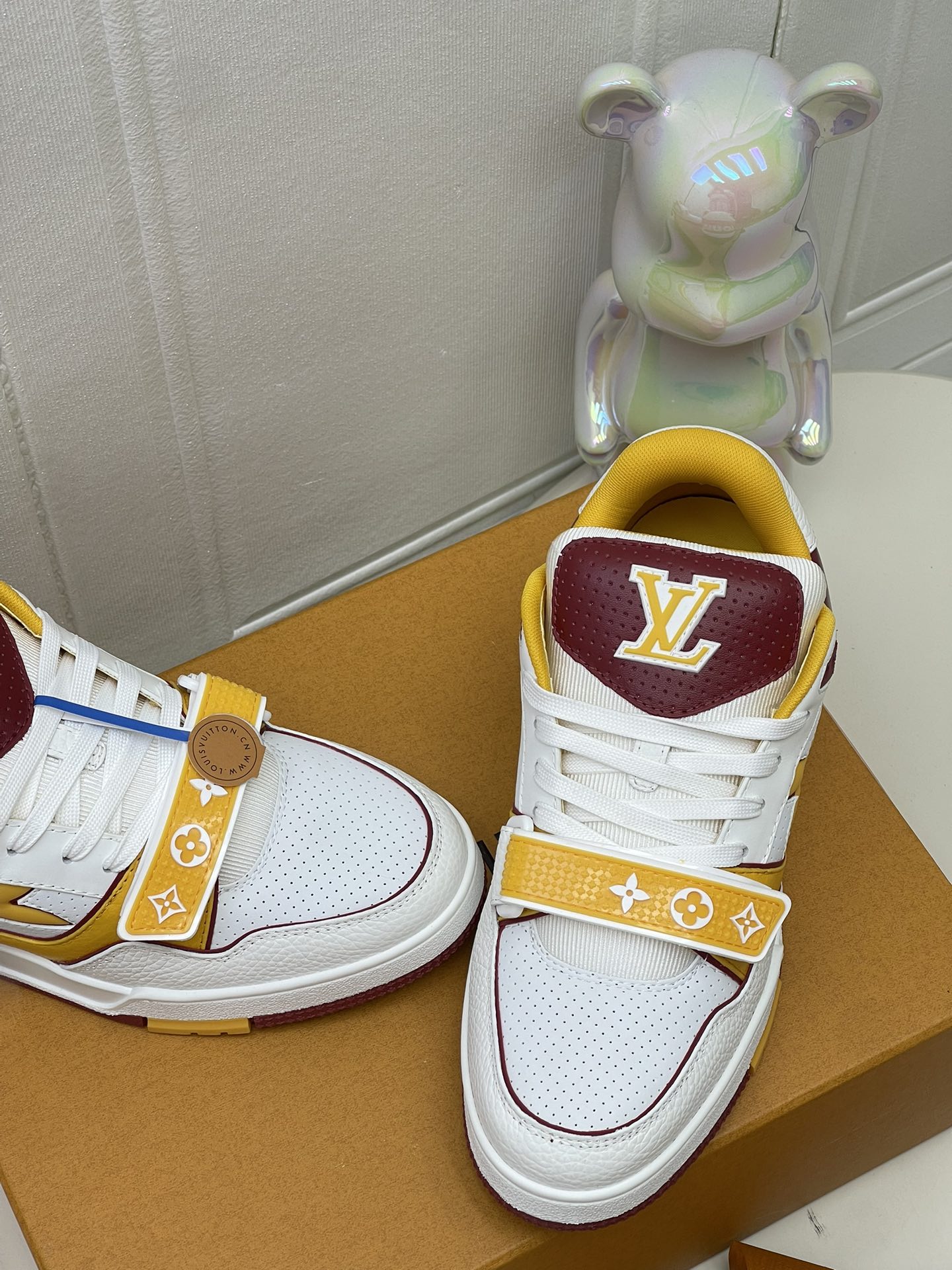 Bagsaaa LV Trainer Sneaker yellow Signature details