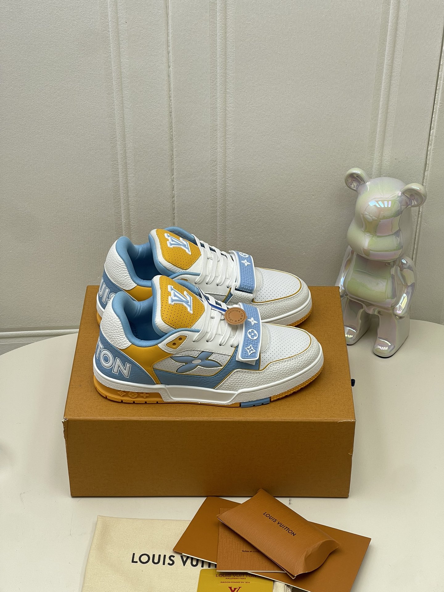 Bagsaaa LV Trainer Sneaker blue Signature details