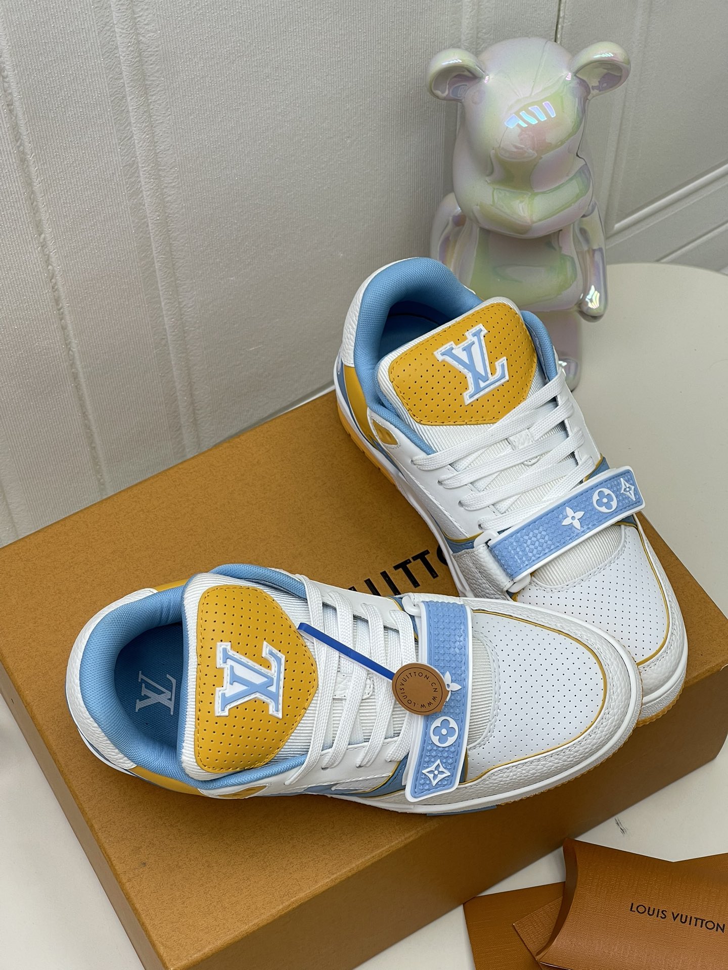 Bagsaaa LV Trainer Sneaker blue Signature details