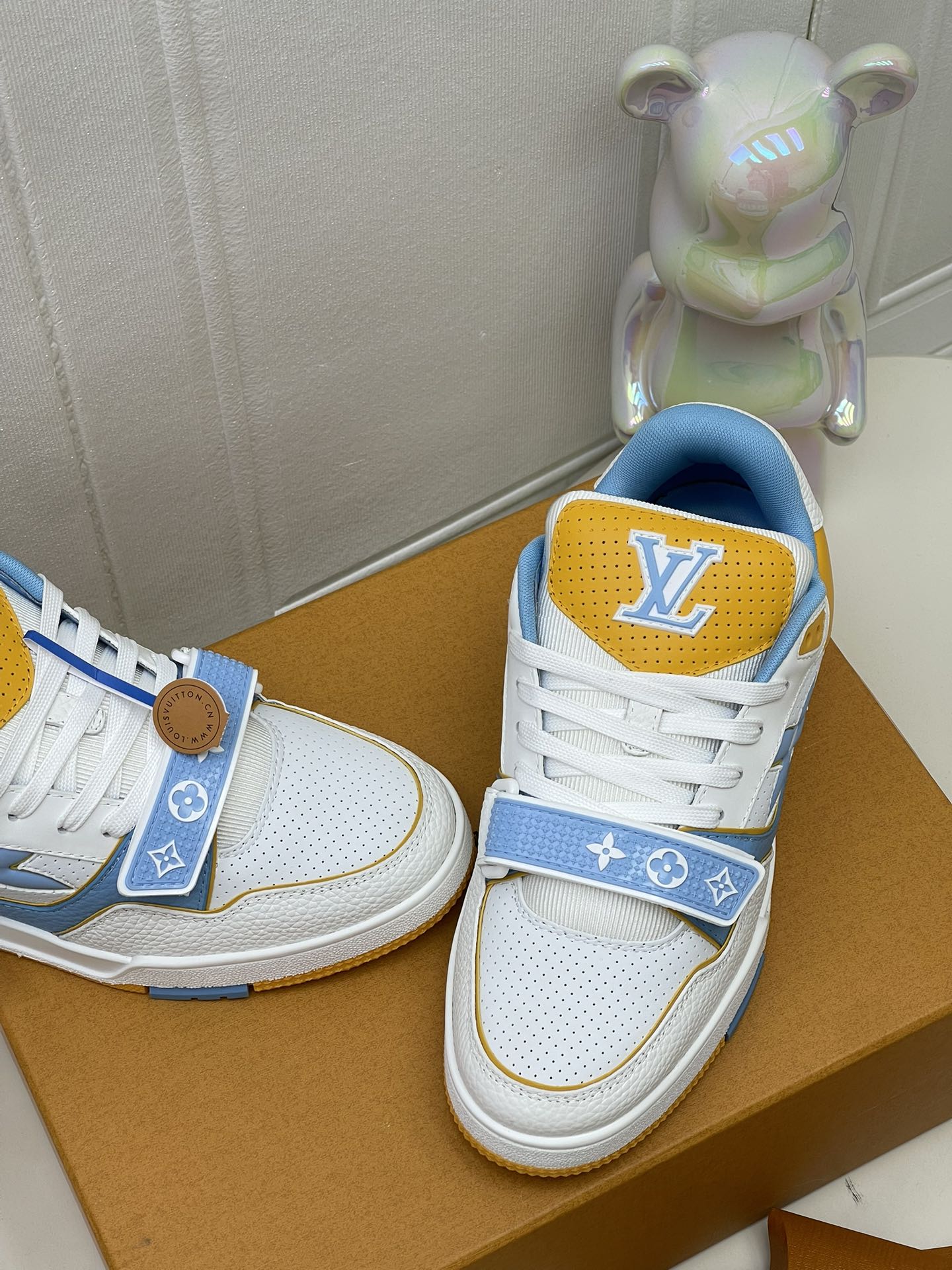 Bagsaaa LV Trainer Sneaker blue Signature details