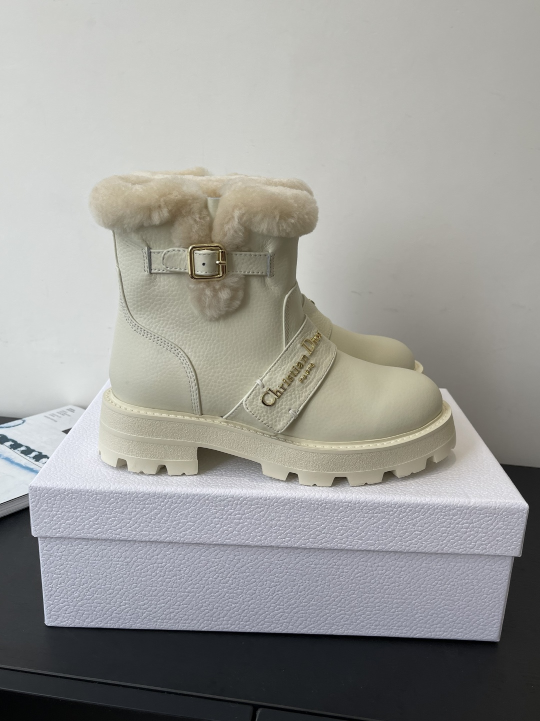 Bagsaaa D10rAlps D-Quest Ankle Boot White Grained Calfskin and Shearling
