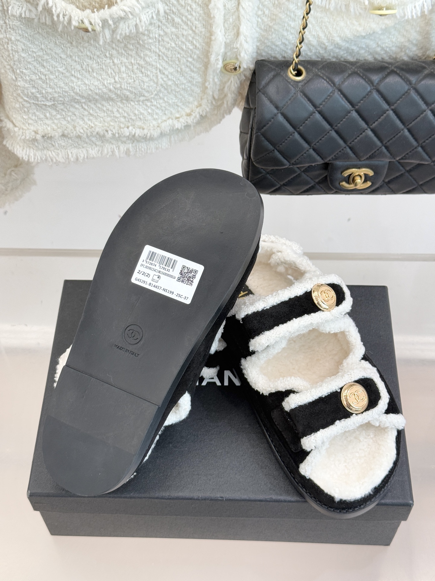 Bagsaaa Ch**el Dad sandals black white shearling
