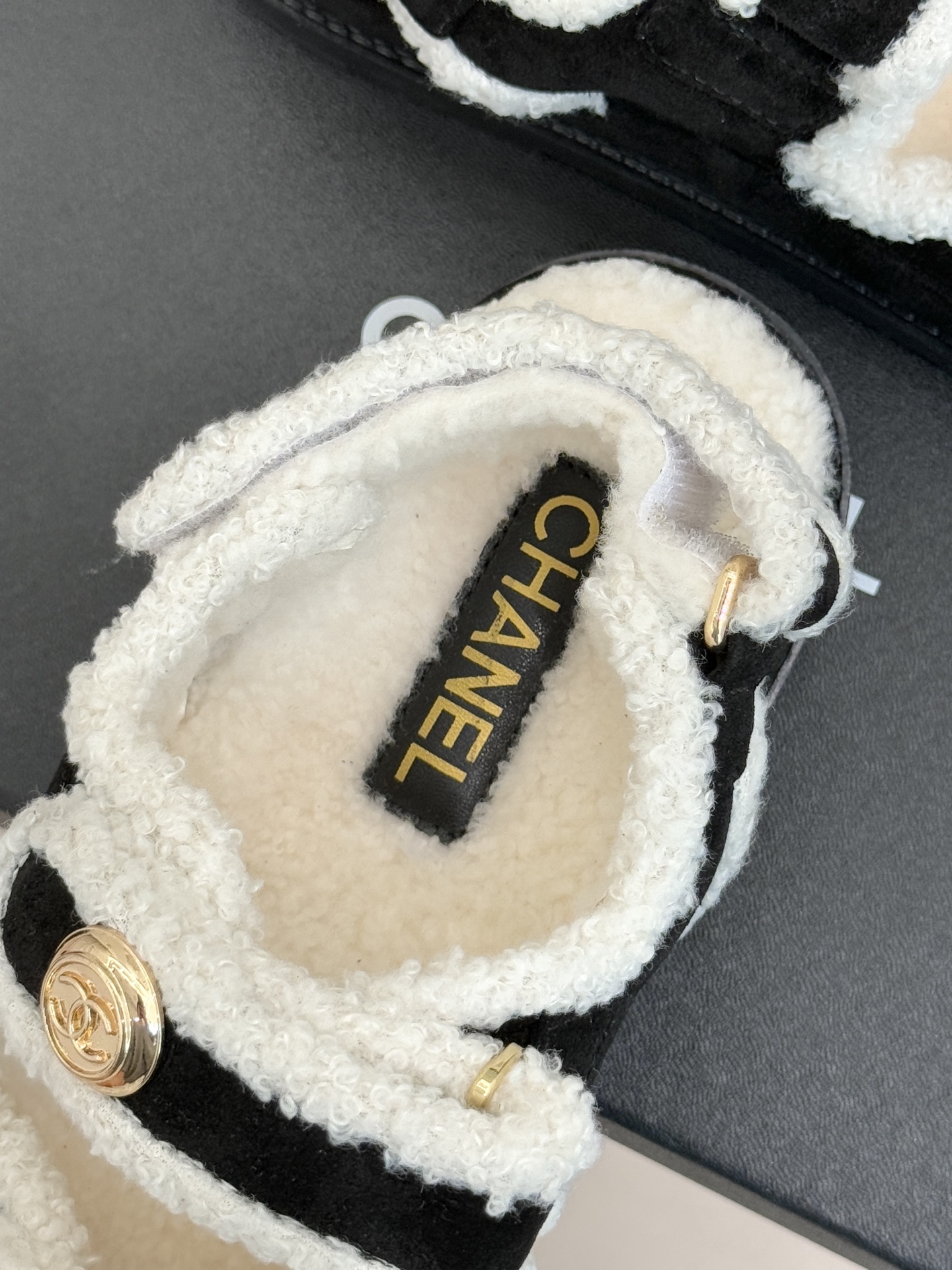 Bagsaaa Ch**el Dad sandals black white shearling