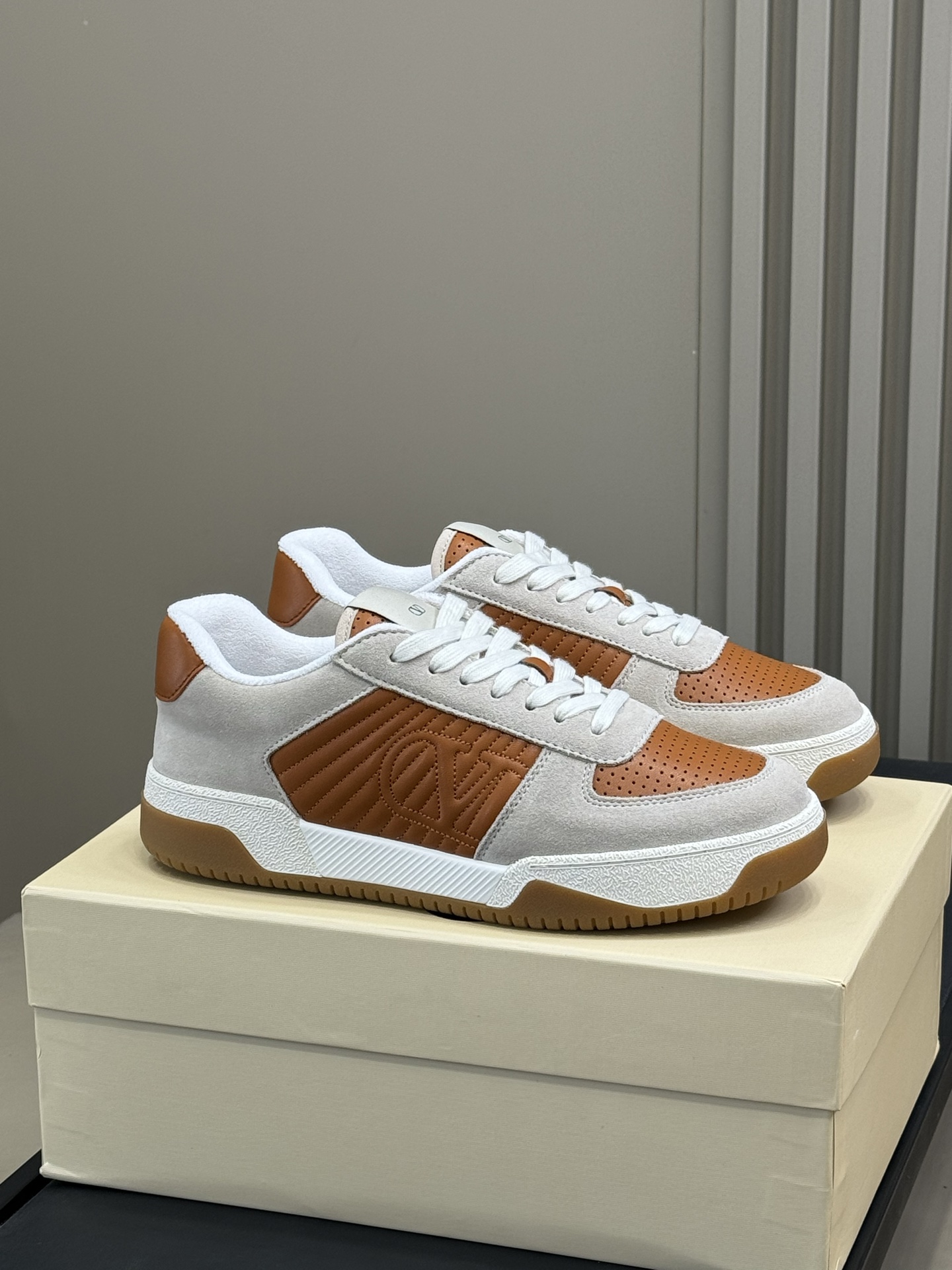 Bagsaaa Va1e*ntin0 Garavani Sparry low-top sneakers white & brown