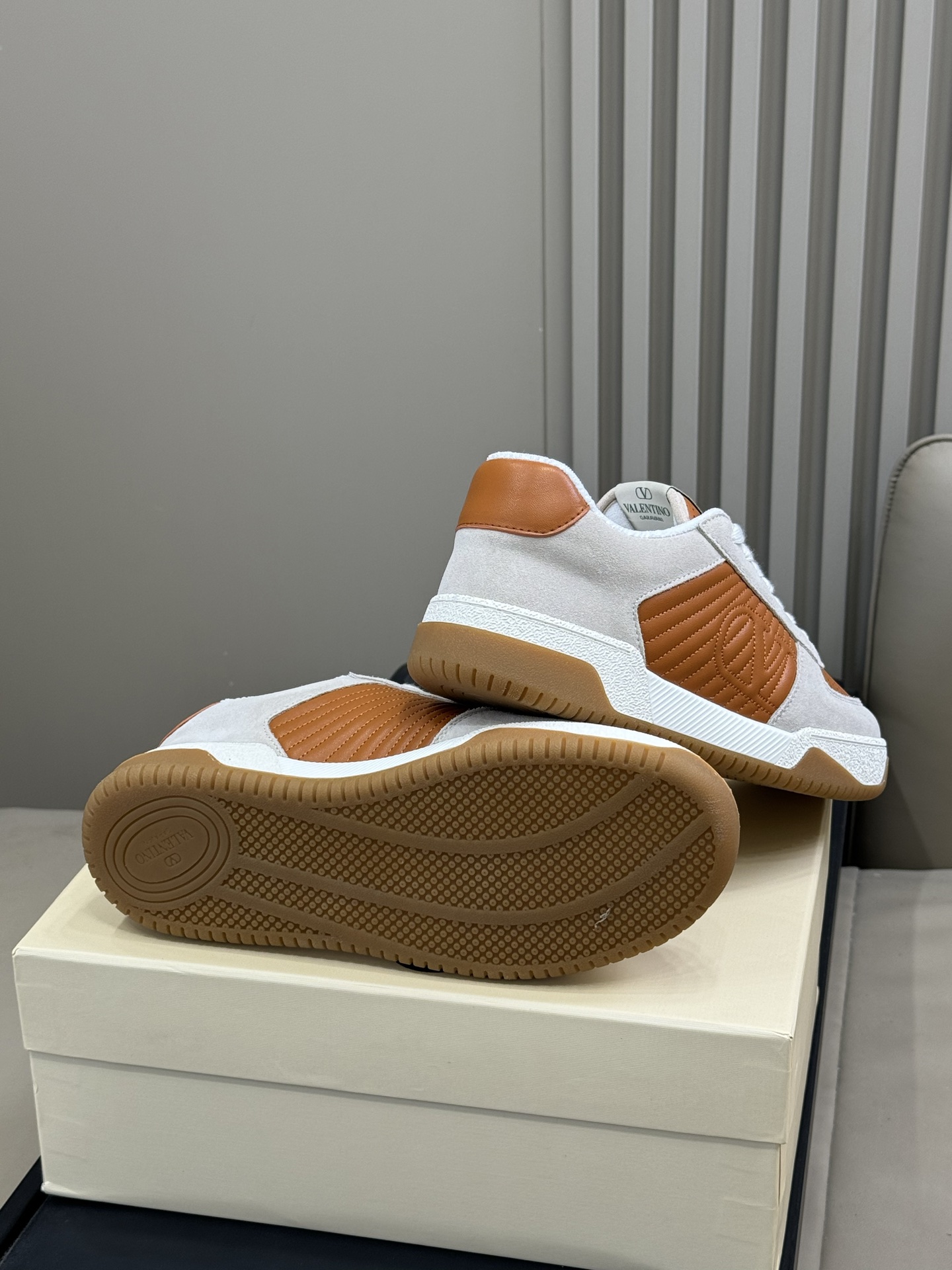 Bagsaaa Va1e*ntin0 Garavani Sparry low-top sneakers white & brown