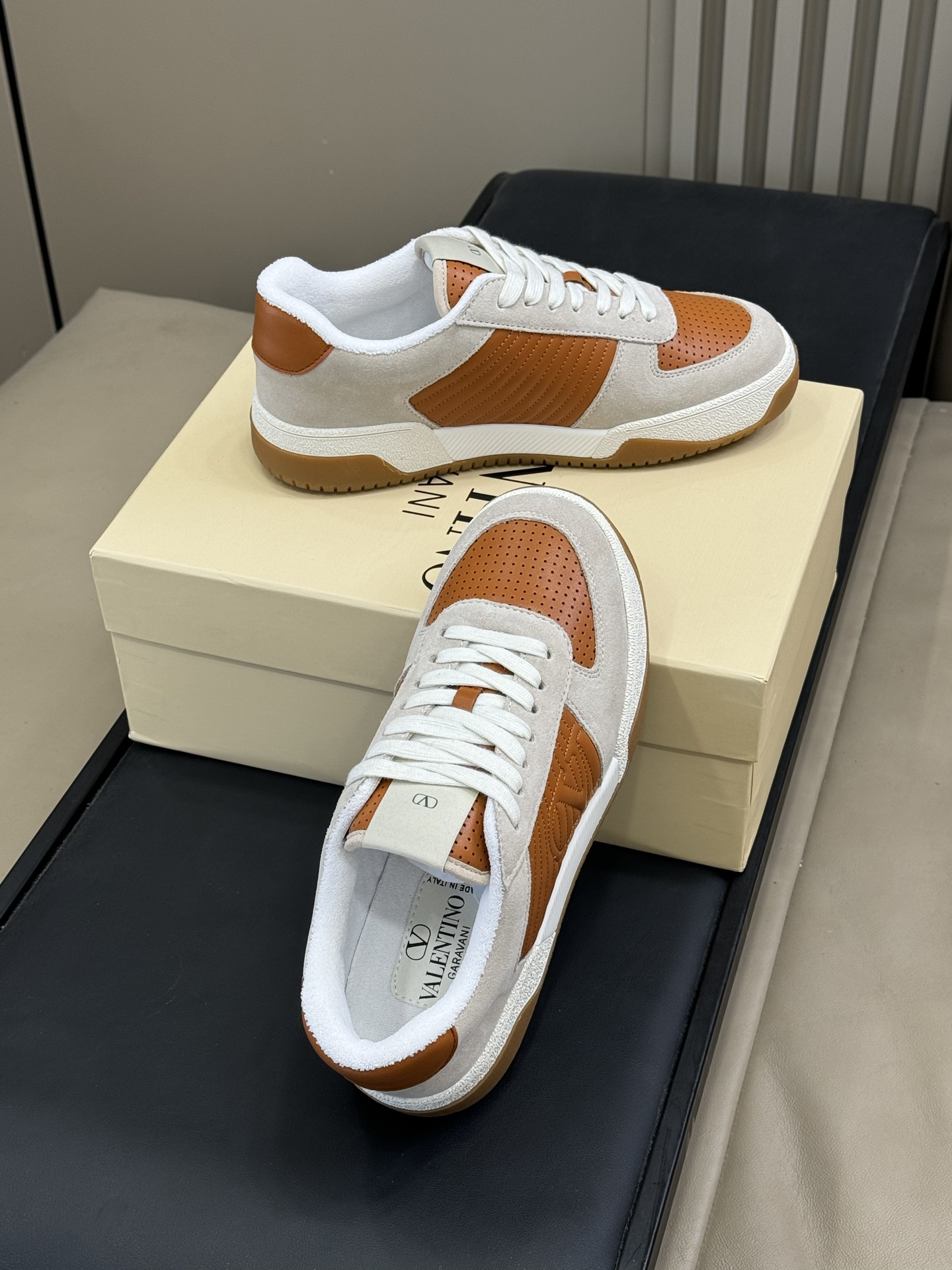 Bagsaaa Va1e*ntin0 Garavani Sparry low-top sneakers white & brown