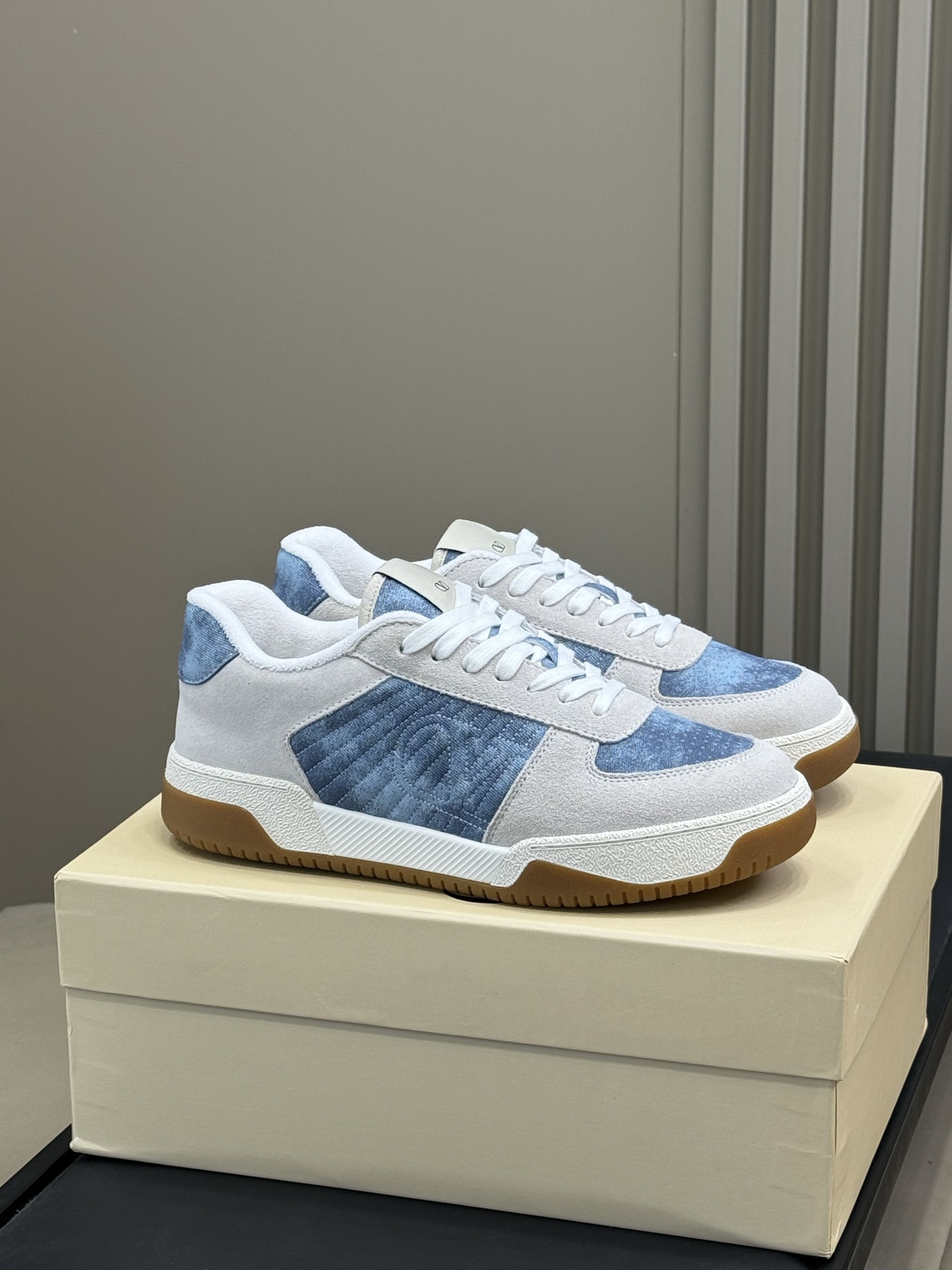Bagsaaa Va1e*ntin0 Garavani Sparry low-top sneakers white & blue