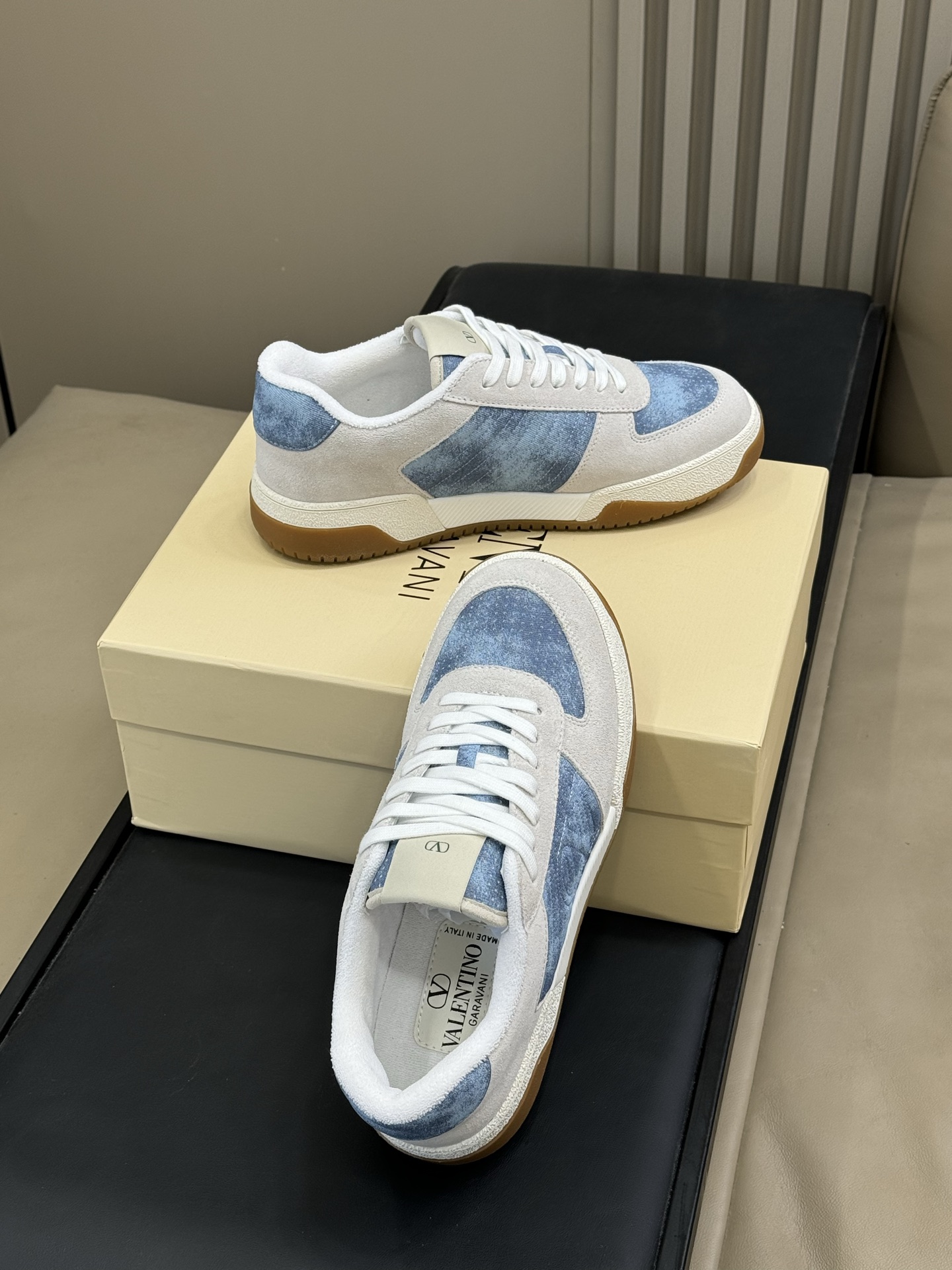 Bagsaaa Va1e*ntin0 Garavani Sparry low-top sneakers white & blue