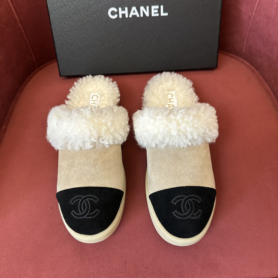 Bagsaaa Ch**el shearling fur and calf hair slippers beige