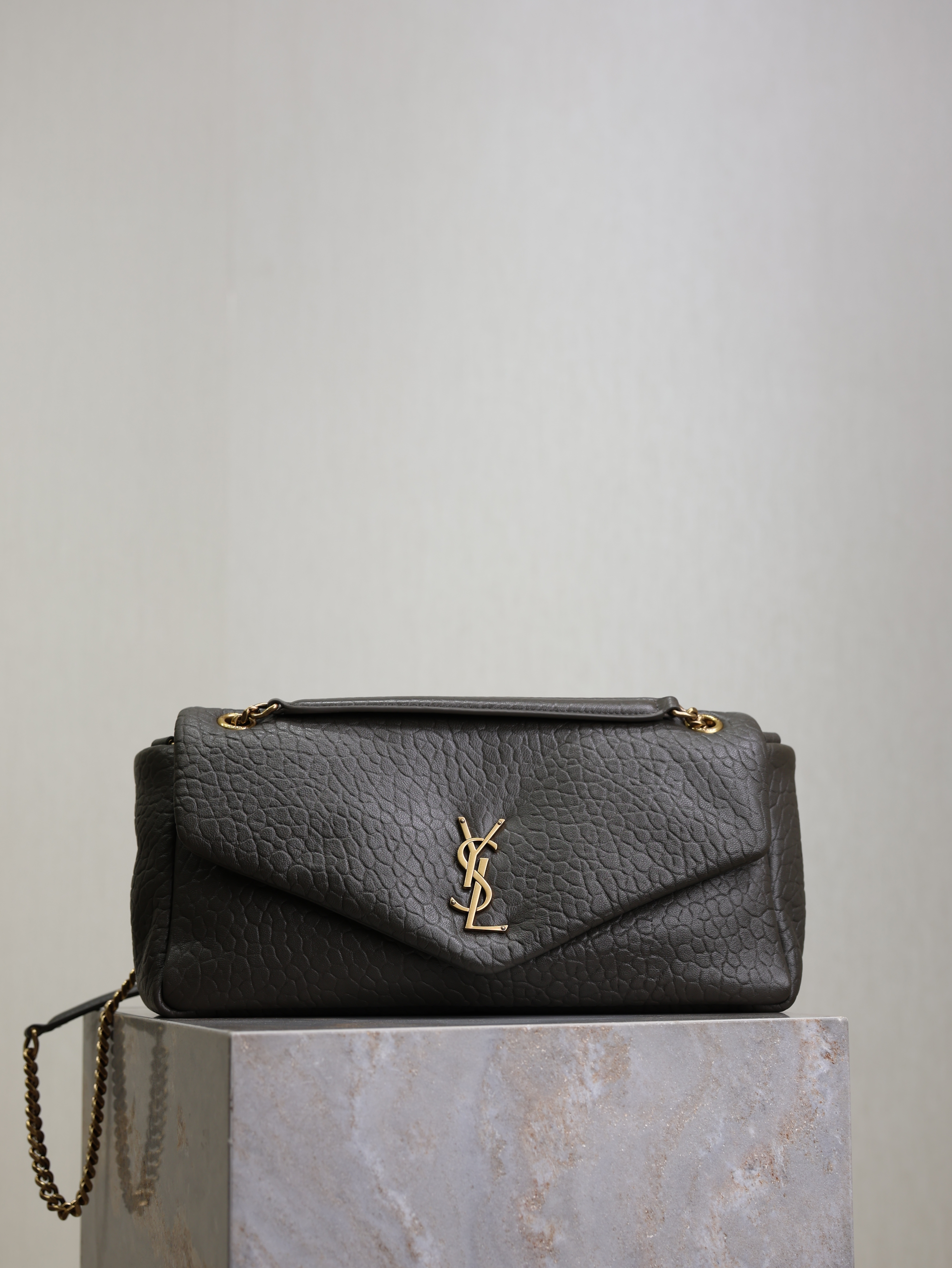 Bagsaaa Y51 Calypso Medium In Grained Lambskin 800916 Light Musk - 30cm