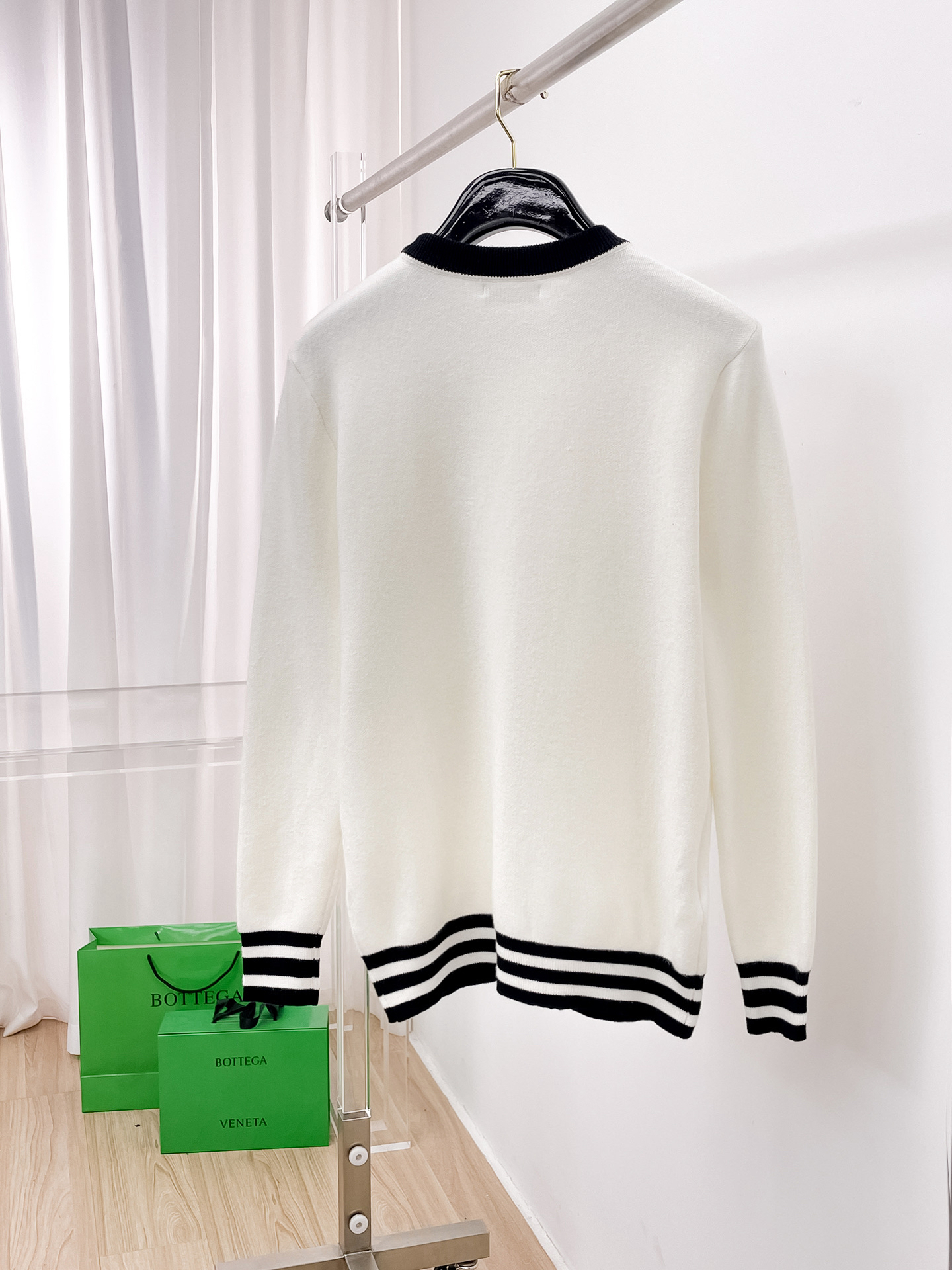 Bagsaaa L0ew* Anagram sweater in a wool blend with contrast striped white