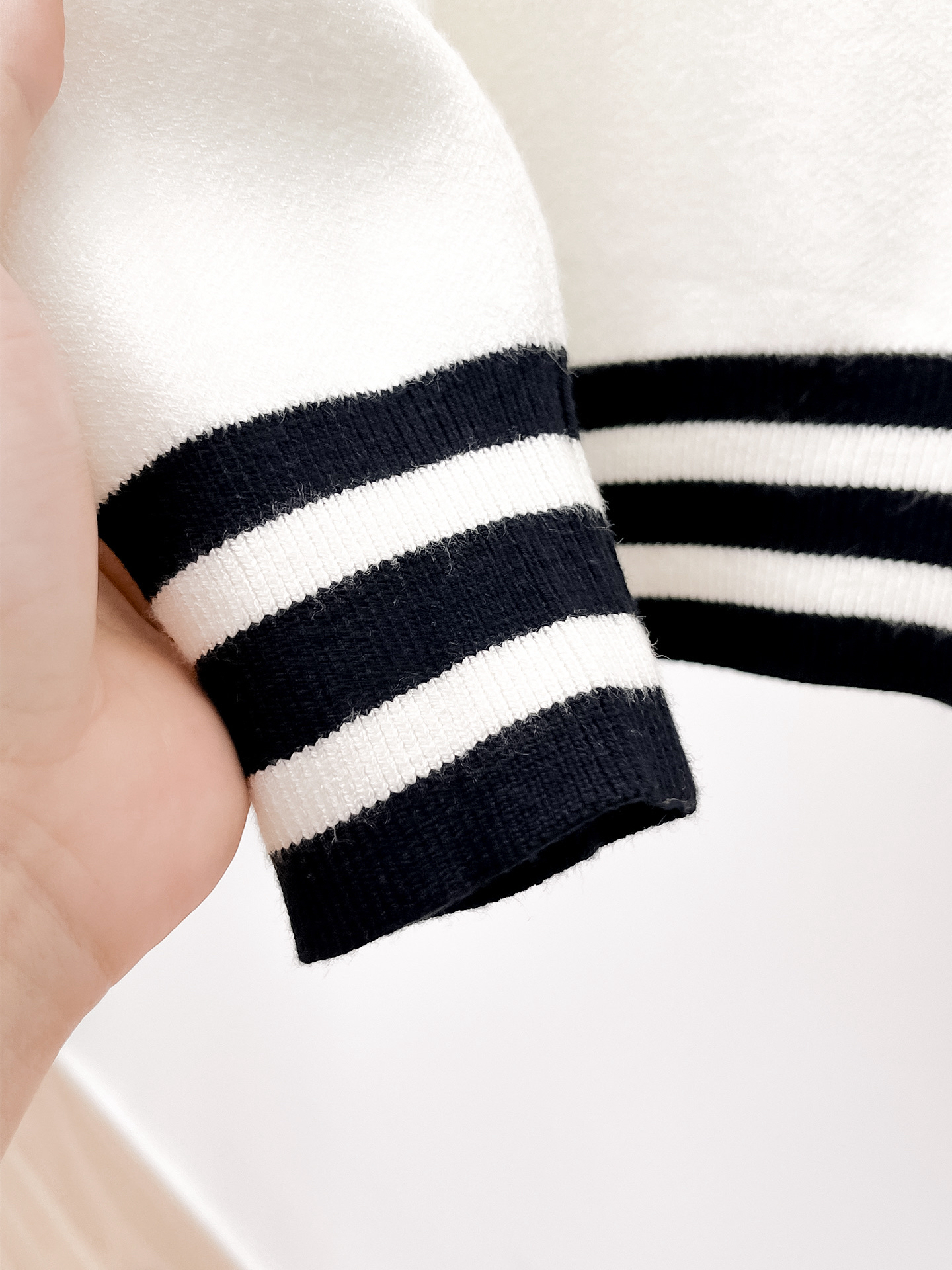 Bagsaaa L0ew* Anagram sweater in a wool blend with contrast striped white