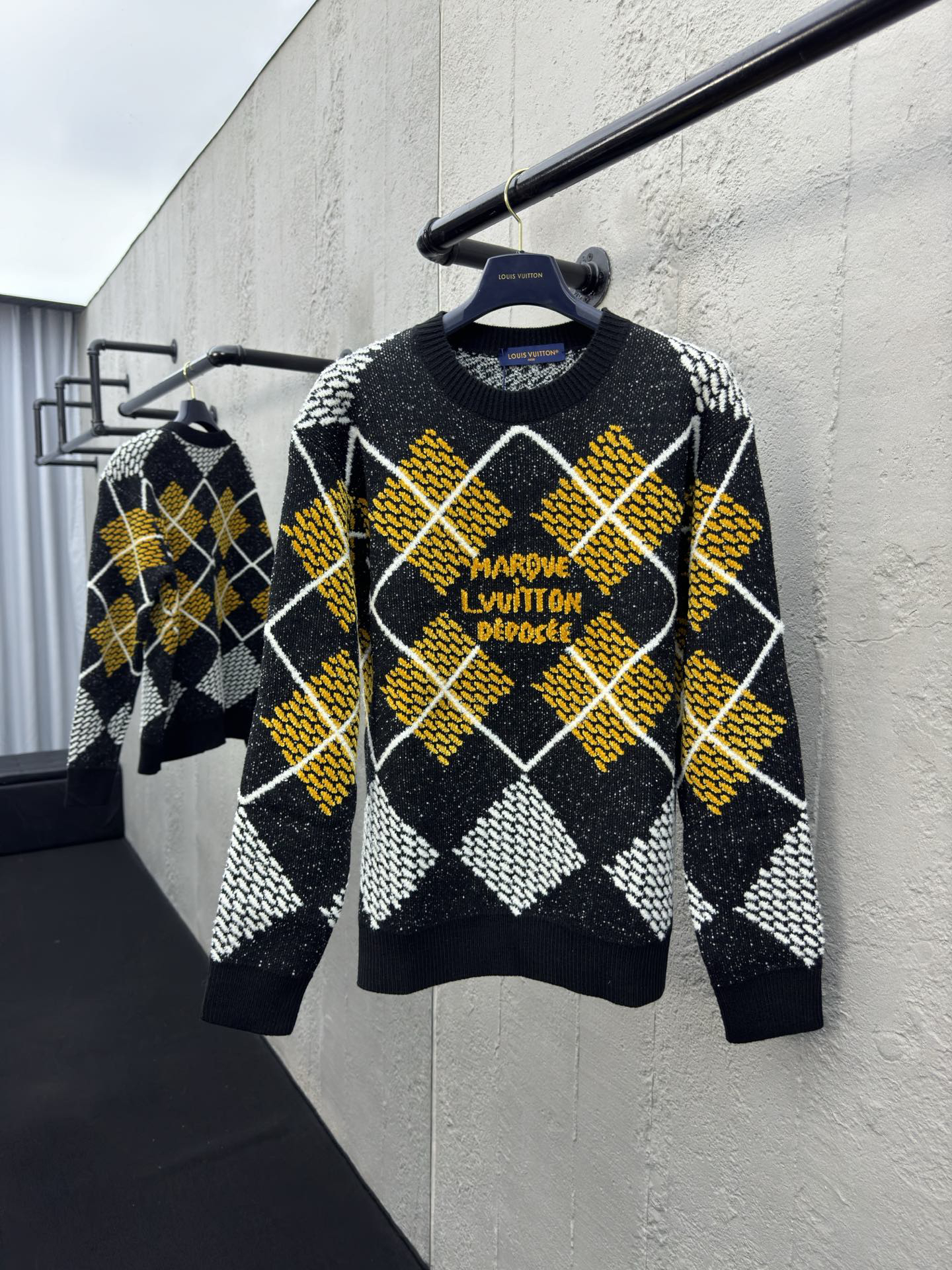 Bagsaaa L0vis Vvtt0n Wool Blend Pullover with the Damier Argyle motif
