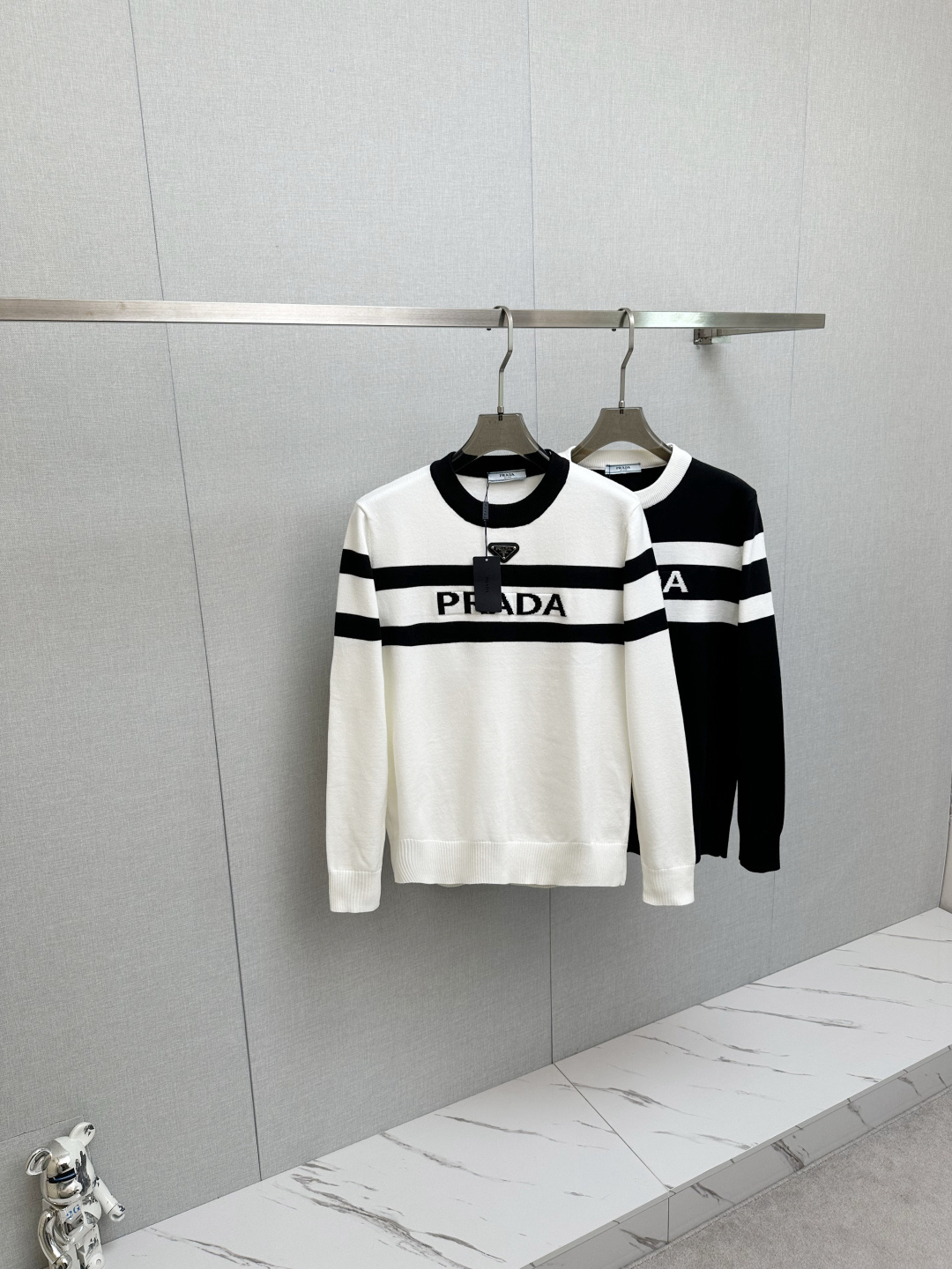 Bagsaaa Pra*a sweatshirt white long sleeves