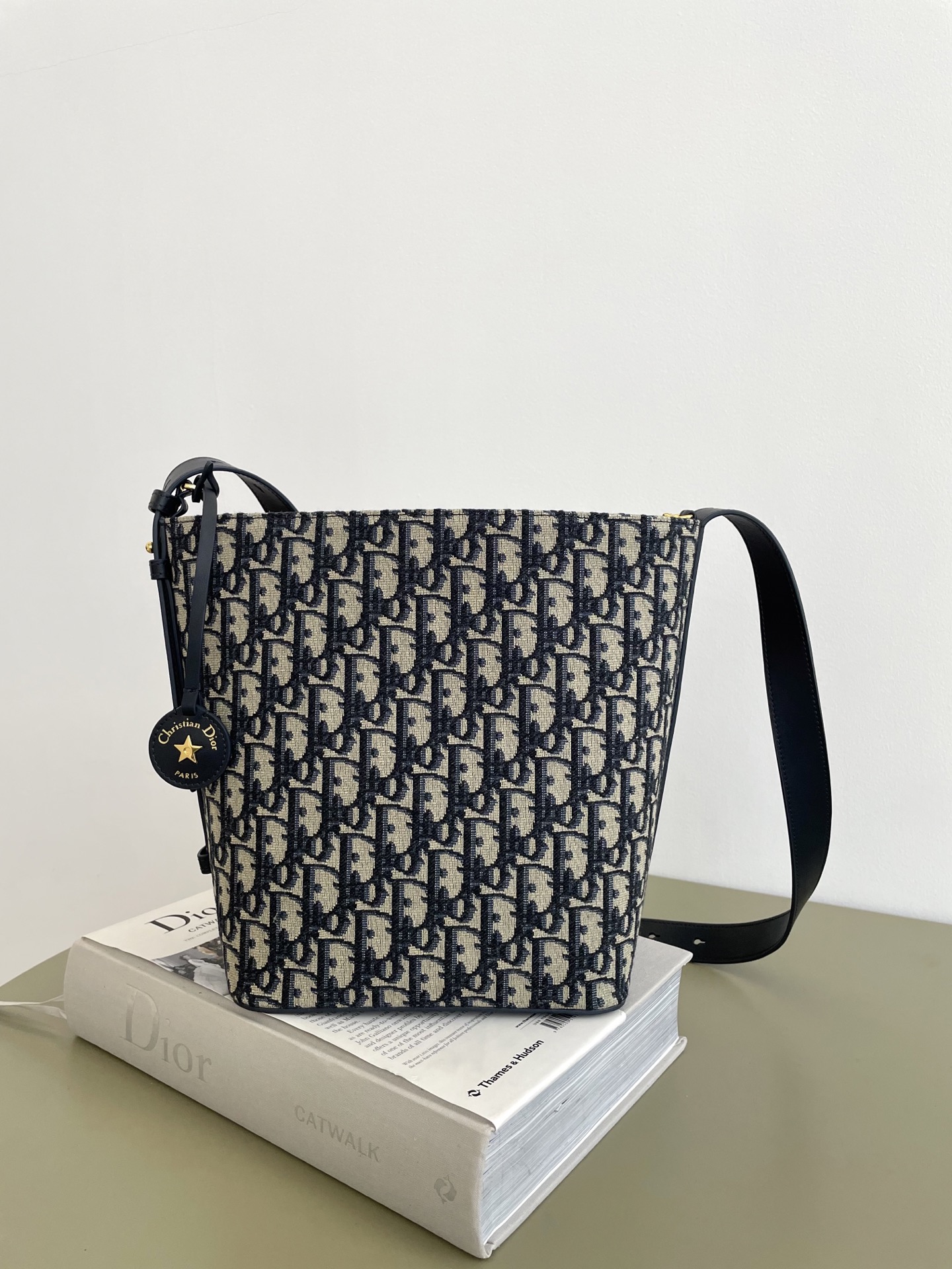 Bagsaaa Small D10rstar Bucket Bag Blue D10r Oblique Jacquard - 24 cm