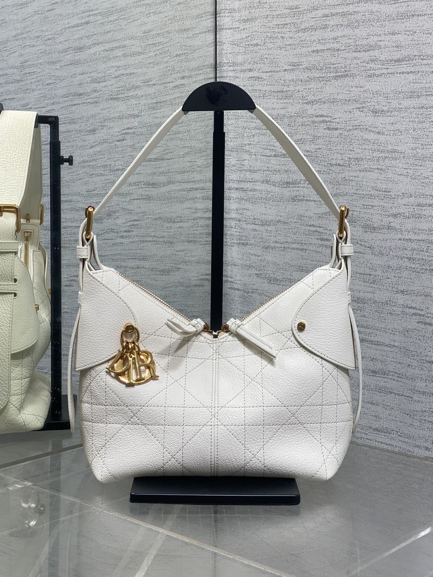 Bagsaaa Small D10r Voyage Bag White Flat Macrocannage Grained Calfskin - 22cm