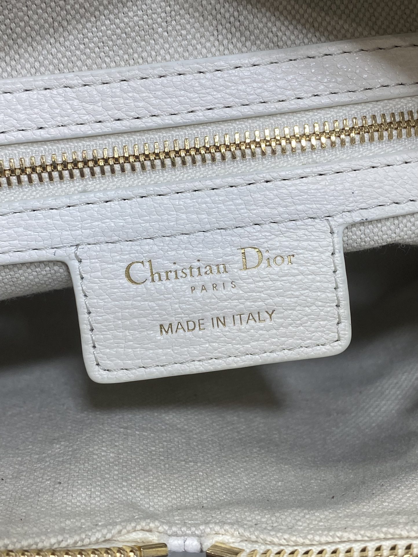 Bagsaaa Small D10r Voyage Bag White Flat Macrocannage Grained Calfskin - 22cm