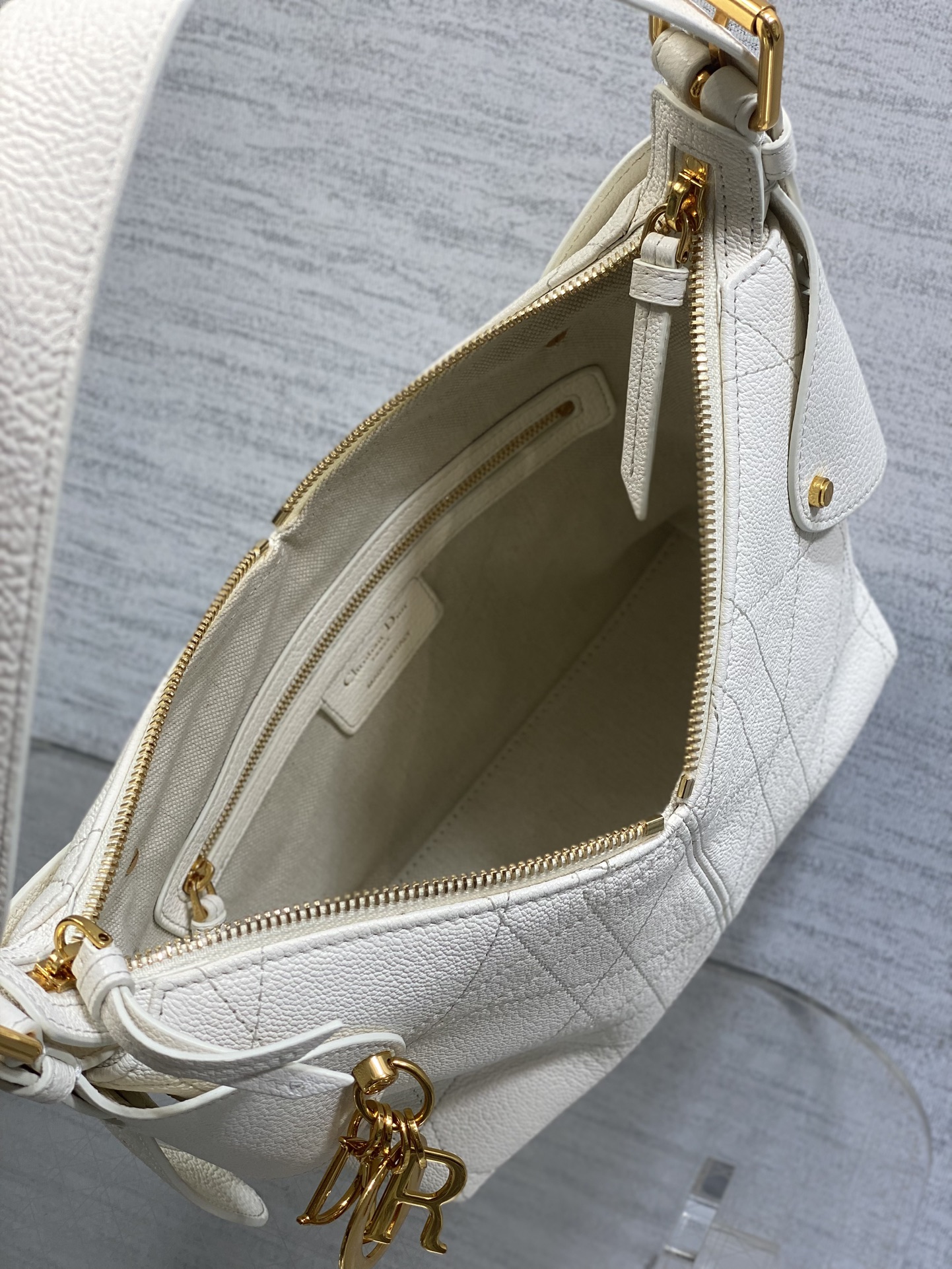 Bagsaaa Small D10r Voyage Bag White Flat Macrocannage Grained Calfskin - 22cm