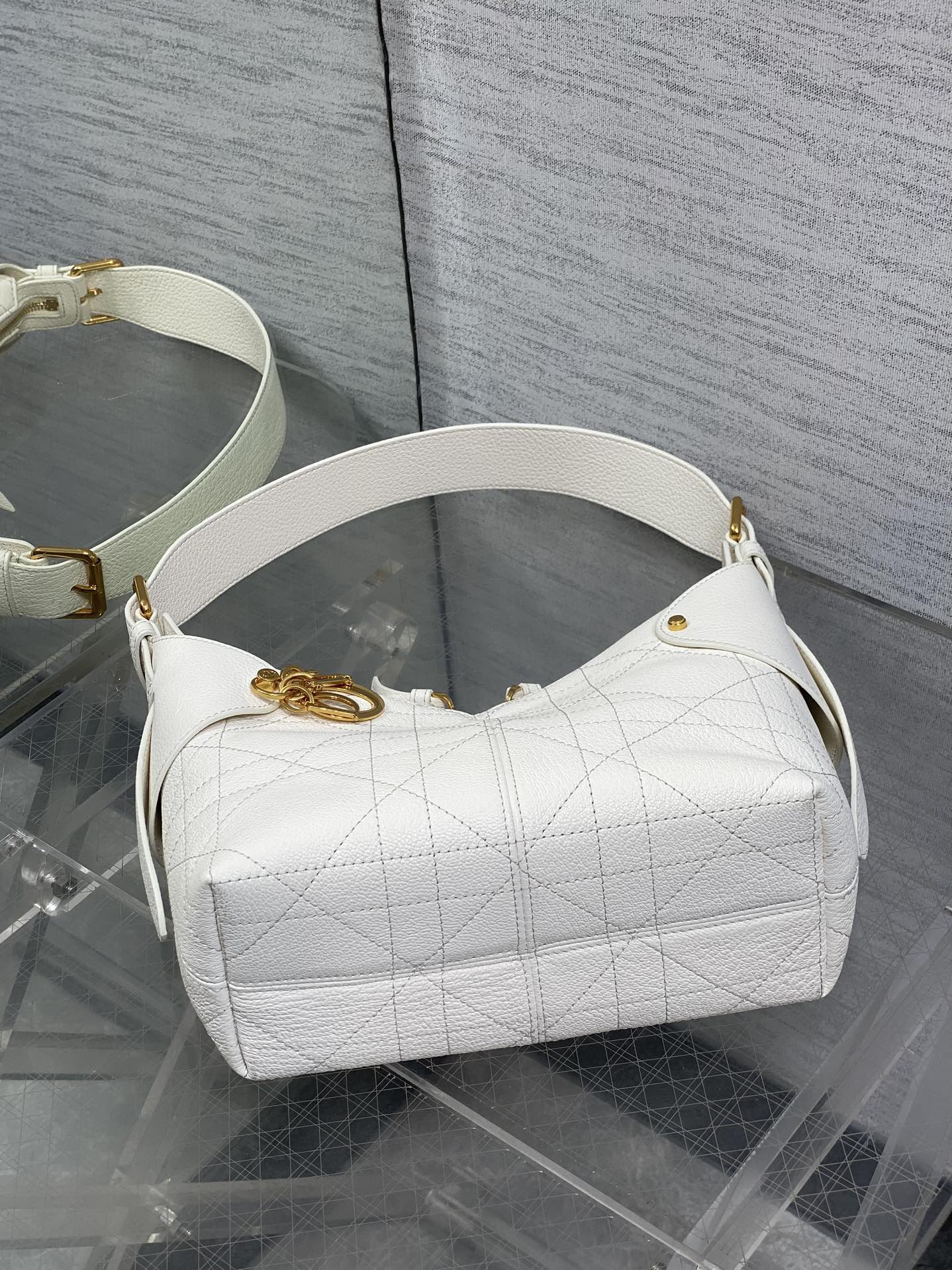 Bagsaaa Small D10r Voyage Bag White Flat Macrocannage Grained Calfskin - 22cm