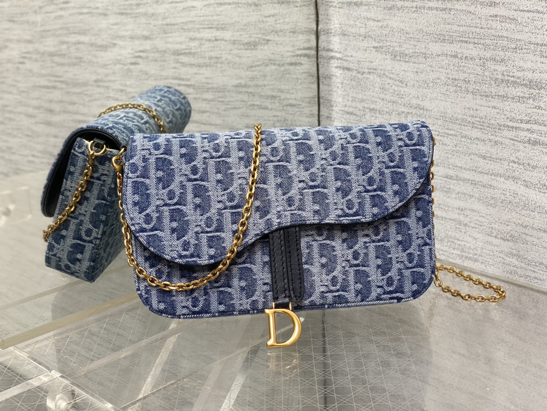 Bagsaaa D10r Medium Saddle Pouch with Chain Blue Denim D10r Oblique Jacquard - 21.5cm