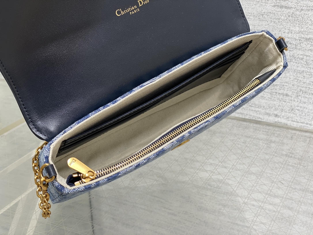 Bagsaaa D10r Medium Saddle Pouch with Chain Blue Denim D10r Oblique Jacquard - 21.5cm