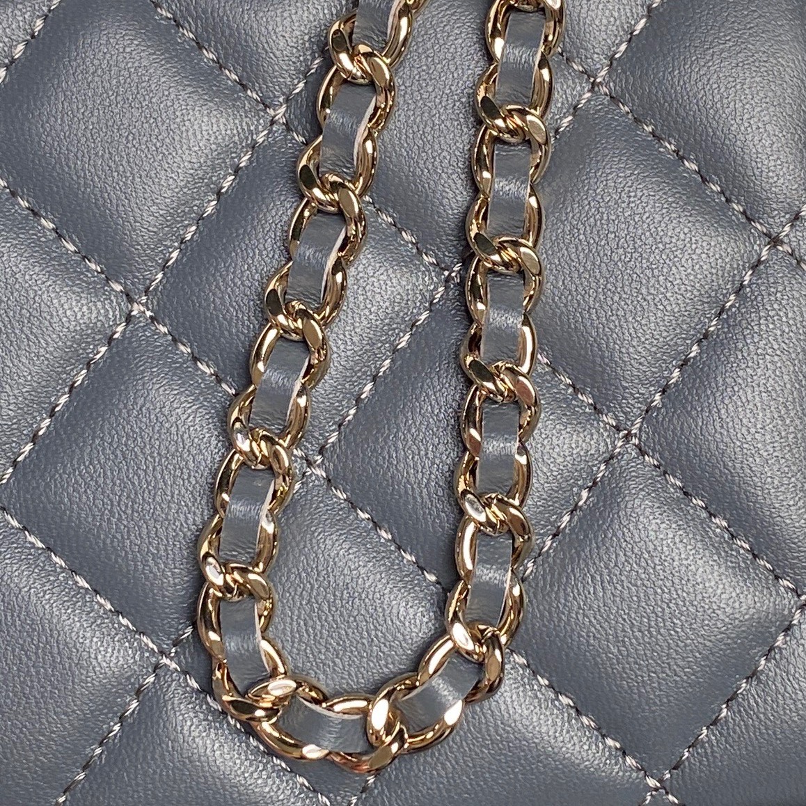 Bagsaaa Ch**el Long Vanity with Chain AP4842 Gray - 17cm