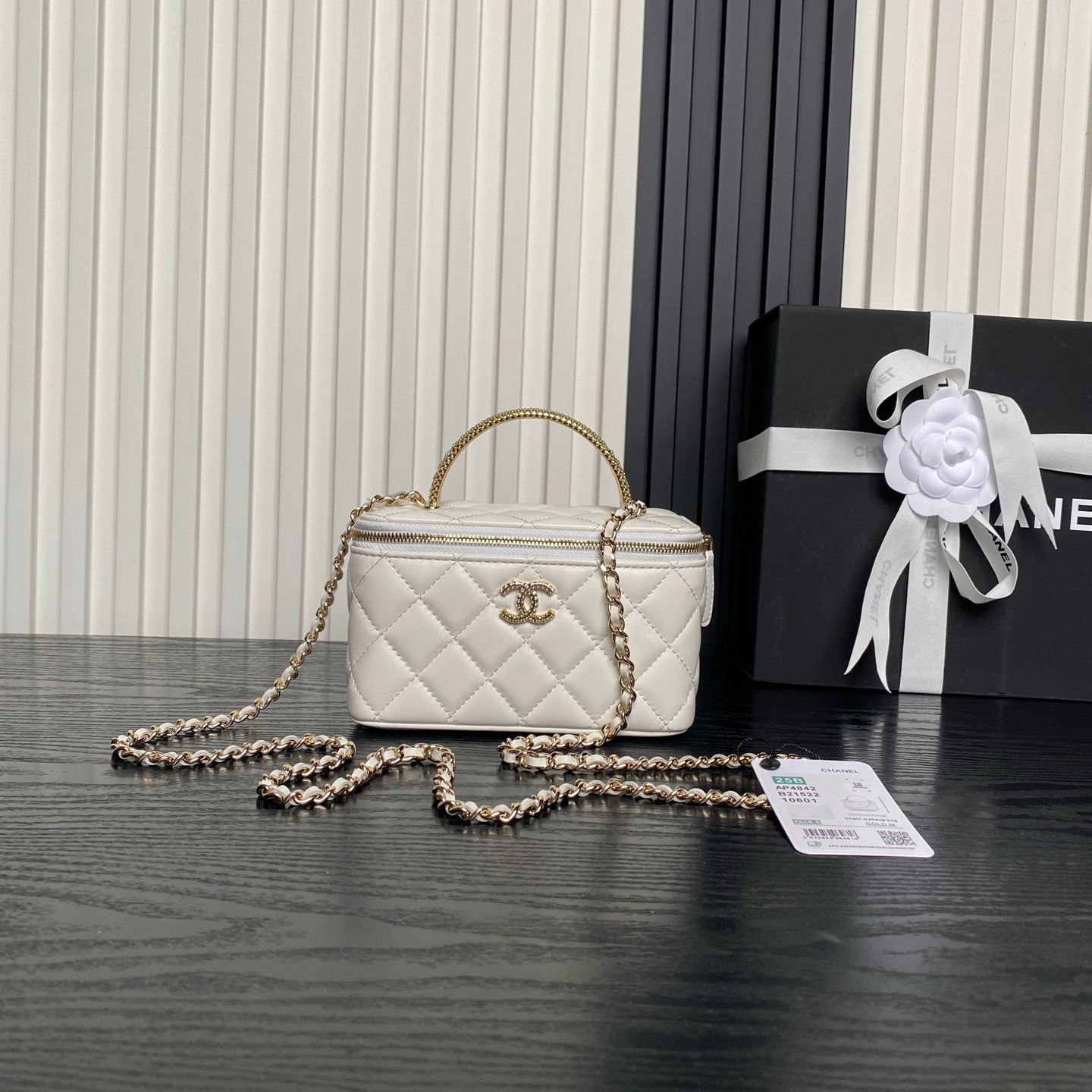 Bagsaaa Ch**el Long Vanity with Chain AP4842 White - 17cm