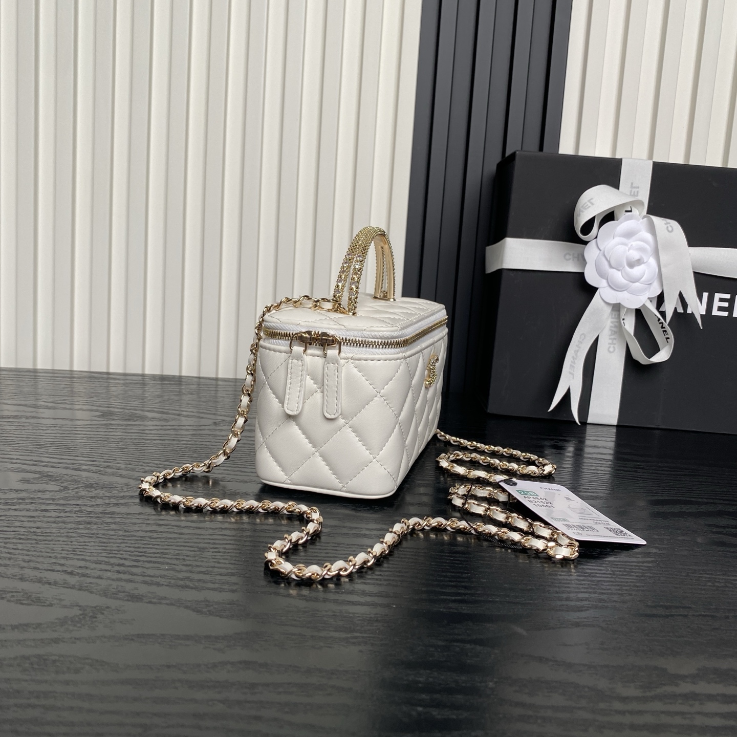 Bagsaaa Ch**el Long Vanity with Chain AP4842 White - 17cm