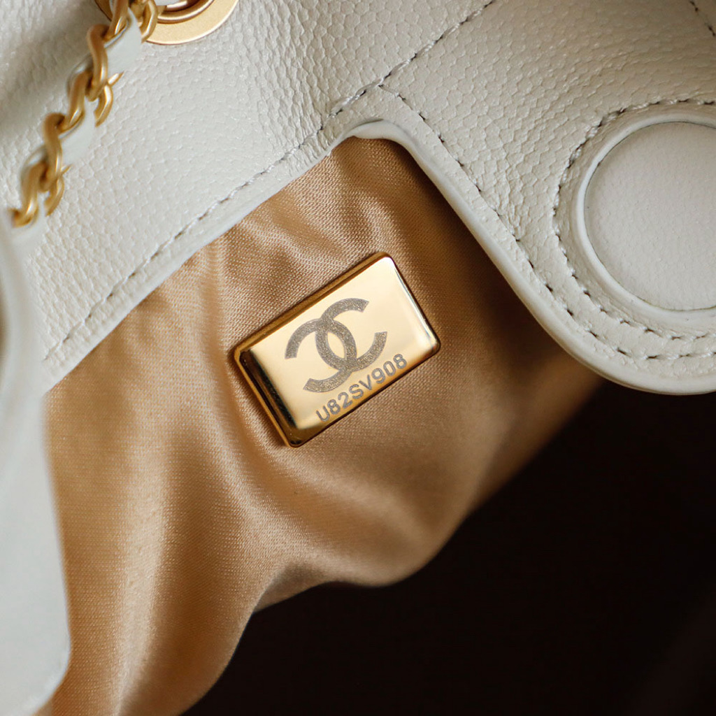 Bagsaaa Ch**el 25 Medium Backpack AS5600 White Caviar - 23cm