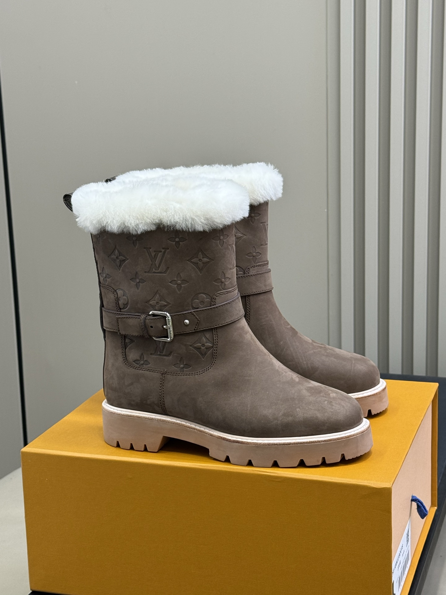 Bagsaaa L0vis Vvtt0n Territory ankle boot in dark brown
