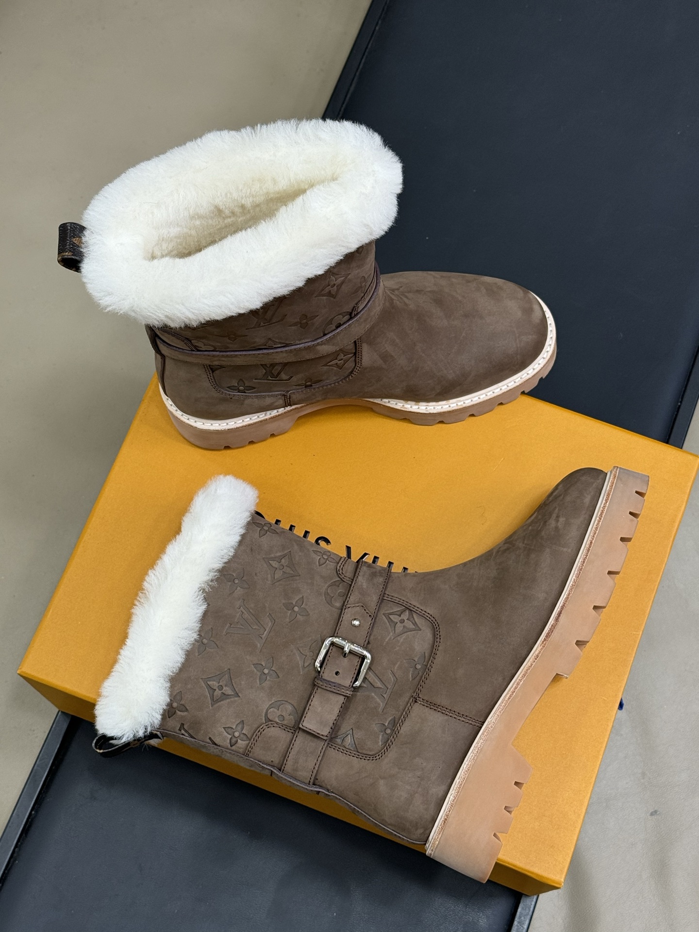 Bagsaaa L0vis Vvtt0n Territory ankle boot in dark brown